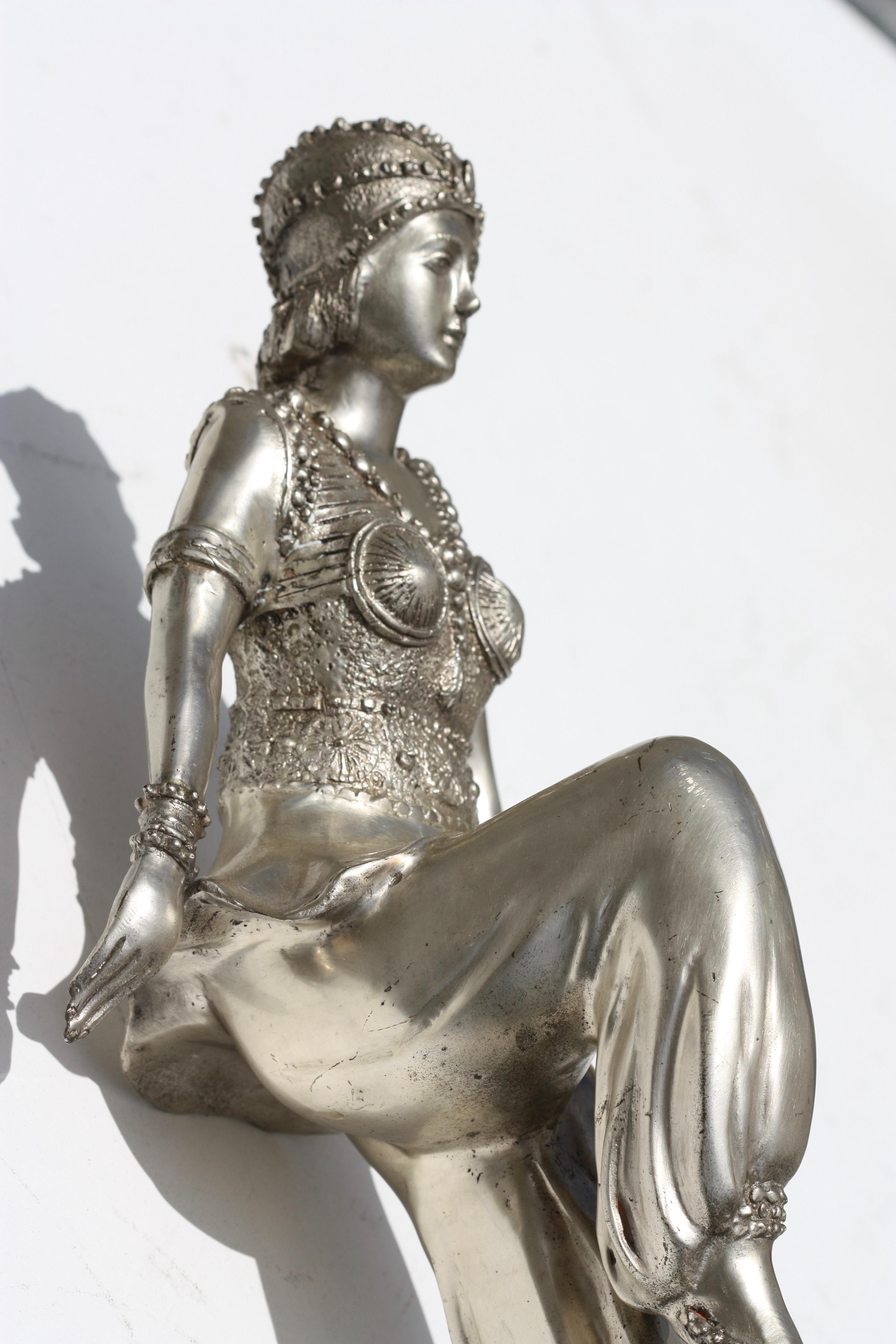 Bronze Danseuse en bronze argenté d'après un modèle de Claire Colinet en vente