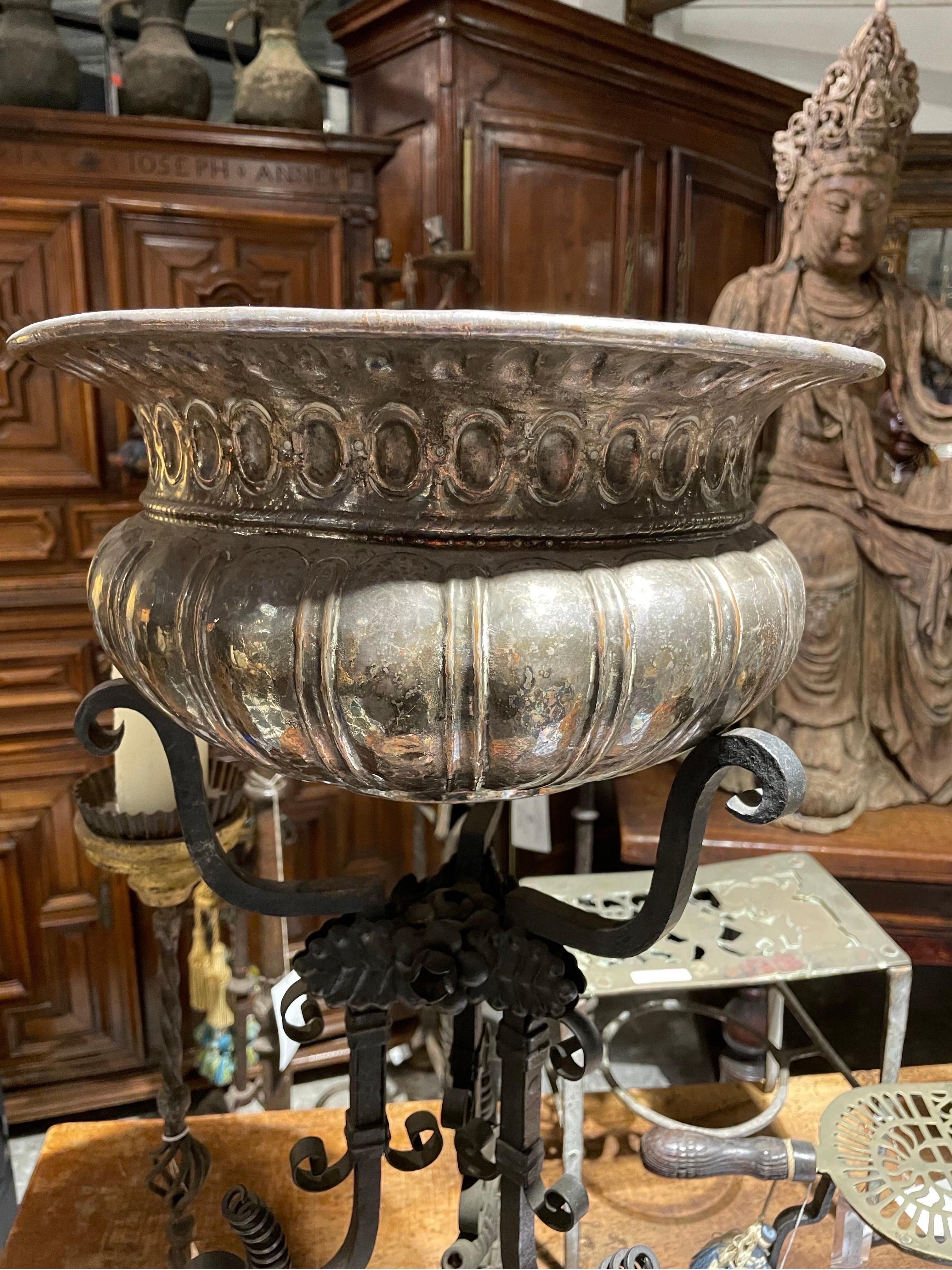 Lavabo aus versilbertem Kupfer und Schmiedeeisen, spanisch, um 1780 (Barock) im Angebot