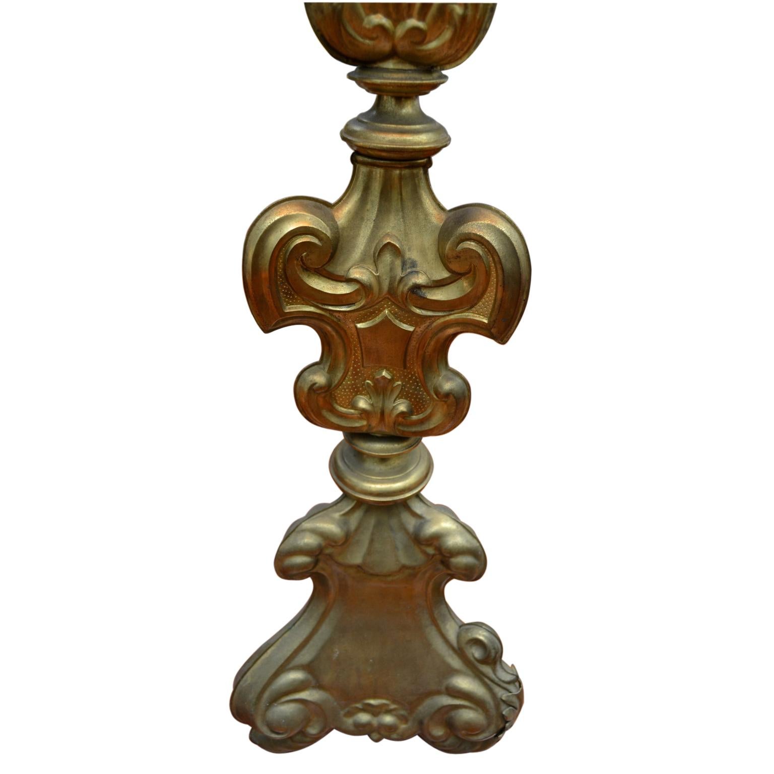 Ecclesiastische Kerzenständer-Stehlampe aus versilbertem Metall (Barock) im Angebot