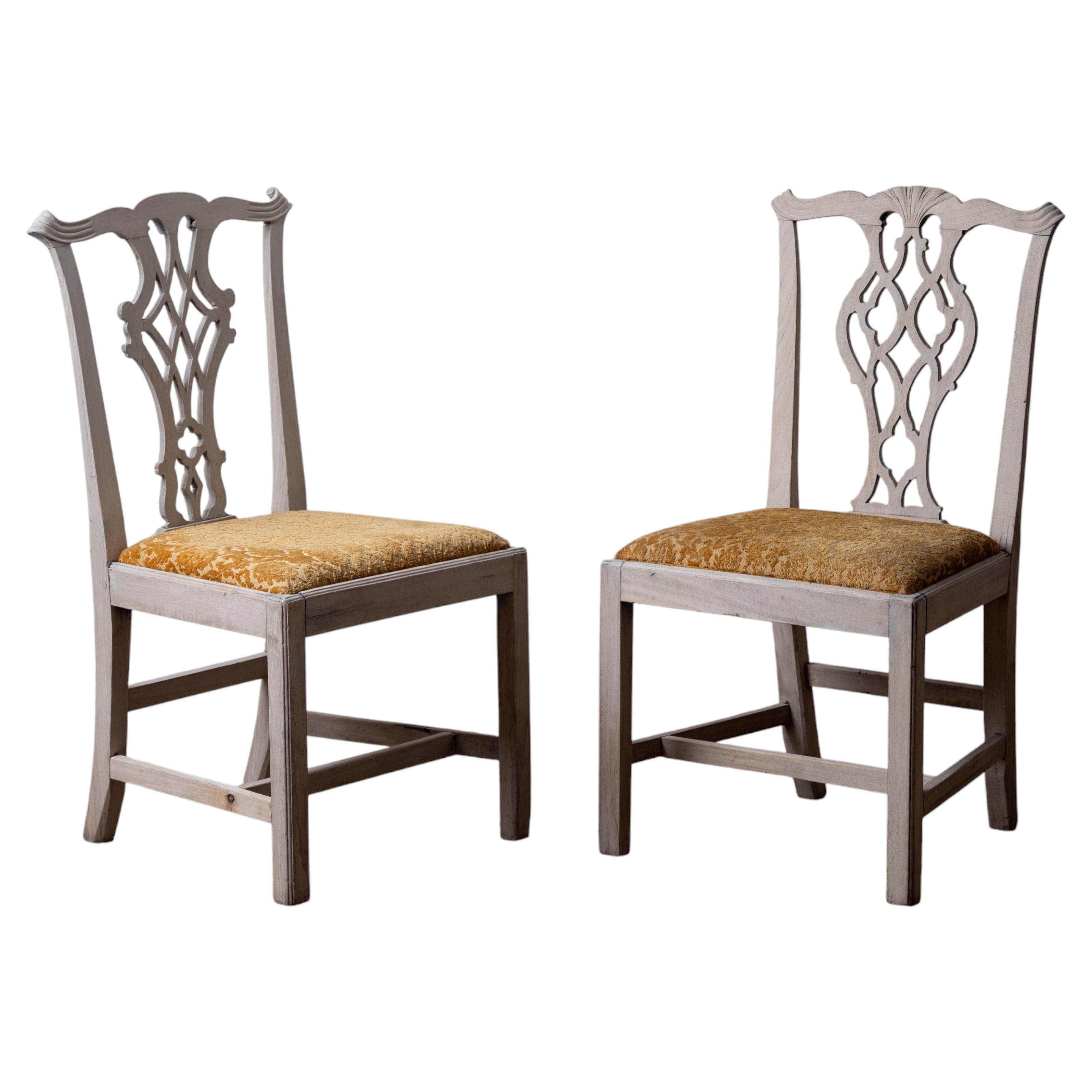 Ein ähnliches Paar englischer Chippendale-Seitenstühle, um 1760