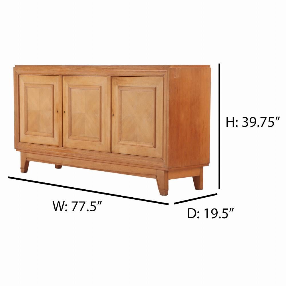 A simple and elegant French oak sideboard, C. 1940. For Sale 1