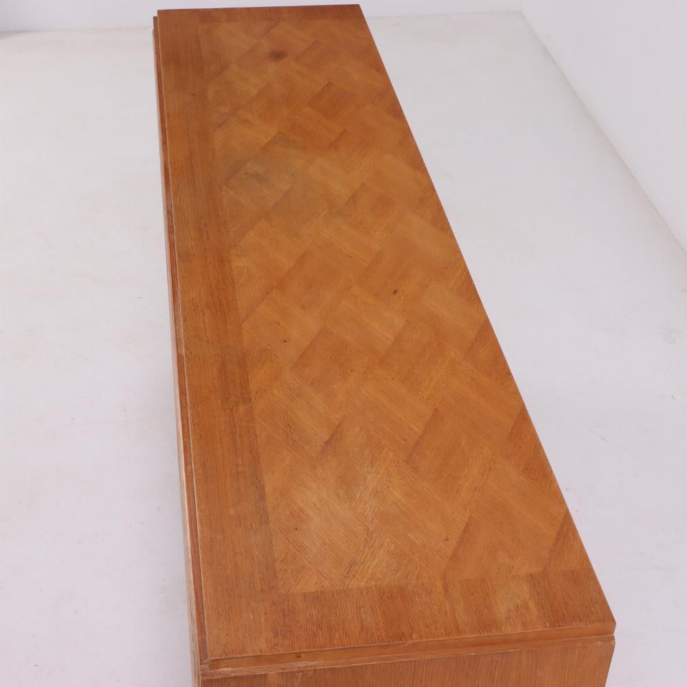 A simple and elegant French oak sideboard, C. 1940. For Sale 2