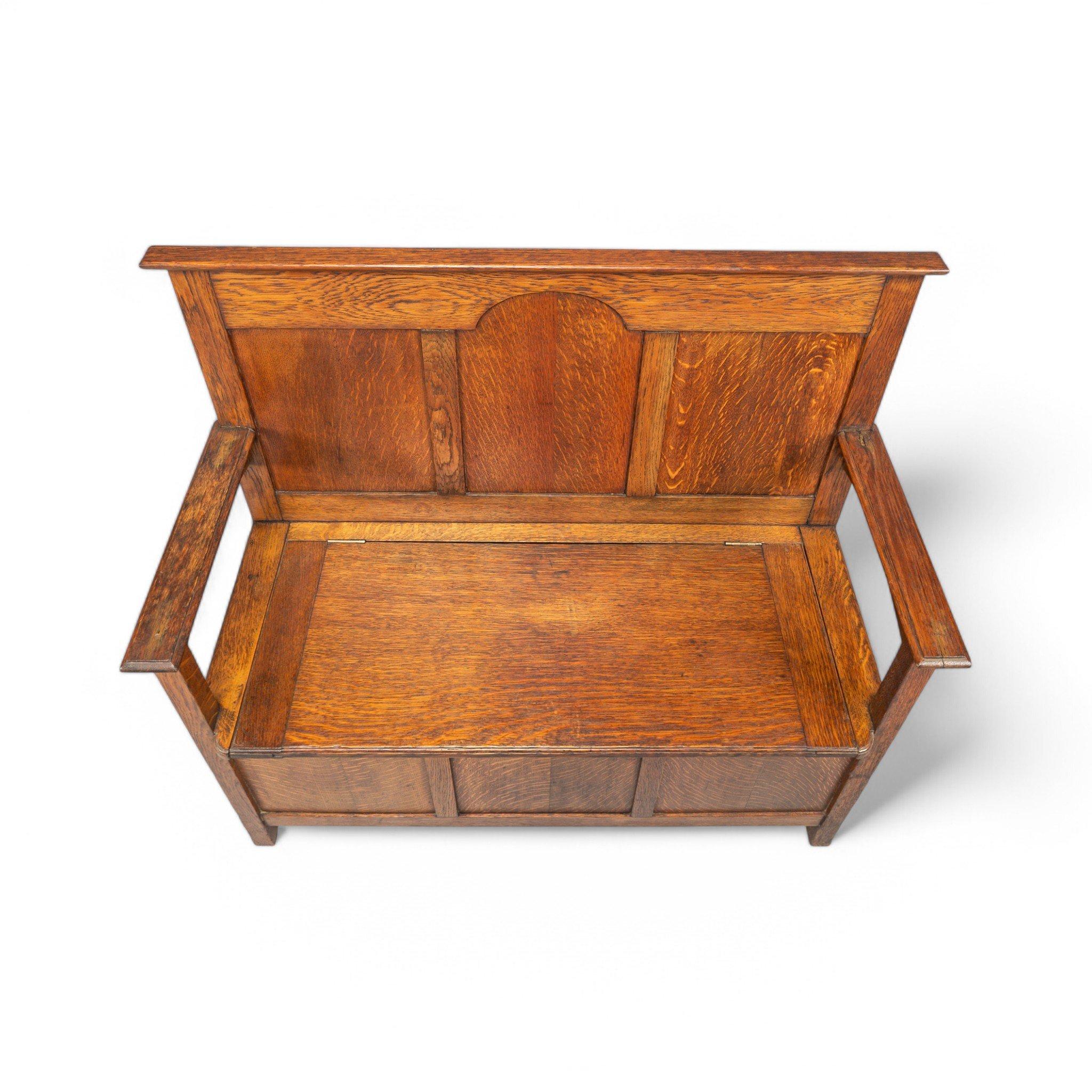 A Simple Arts & Crafts Oak Hall Seat im Angebot 8