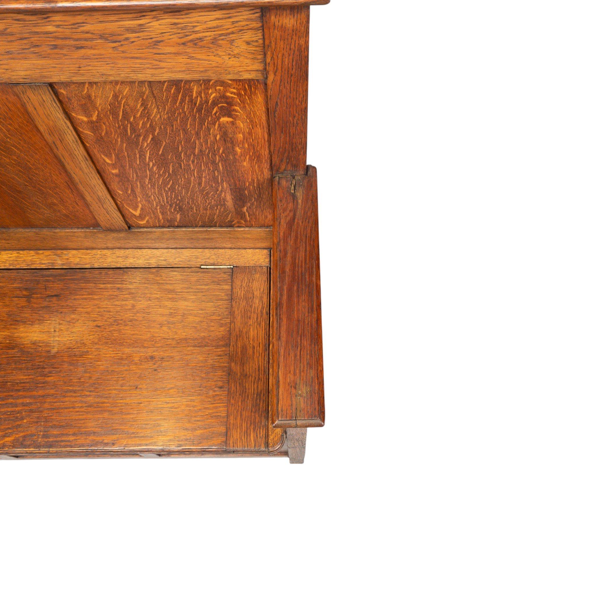 A Simple Arts & Crafts Oak Hall Seat im Angebot 9