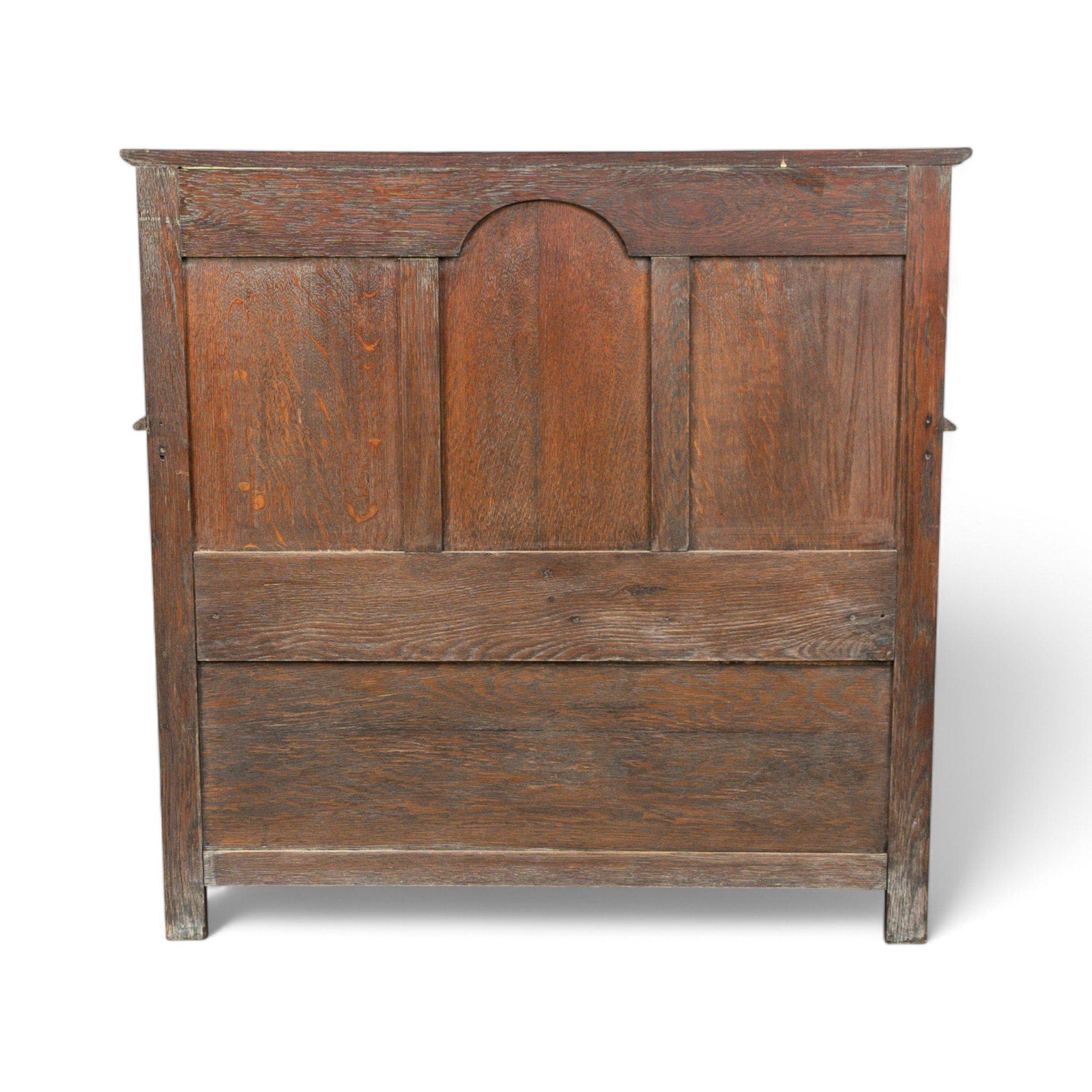 A Simple Arts & Crafts Oak Hall Seat im Angebot 10