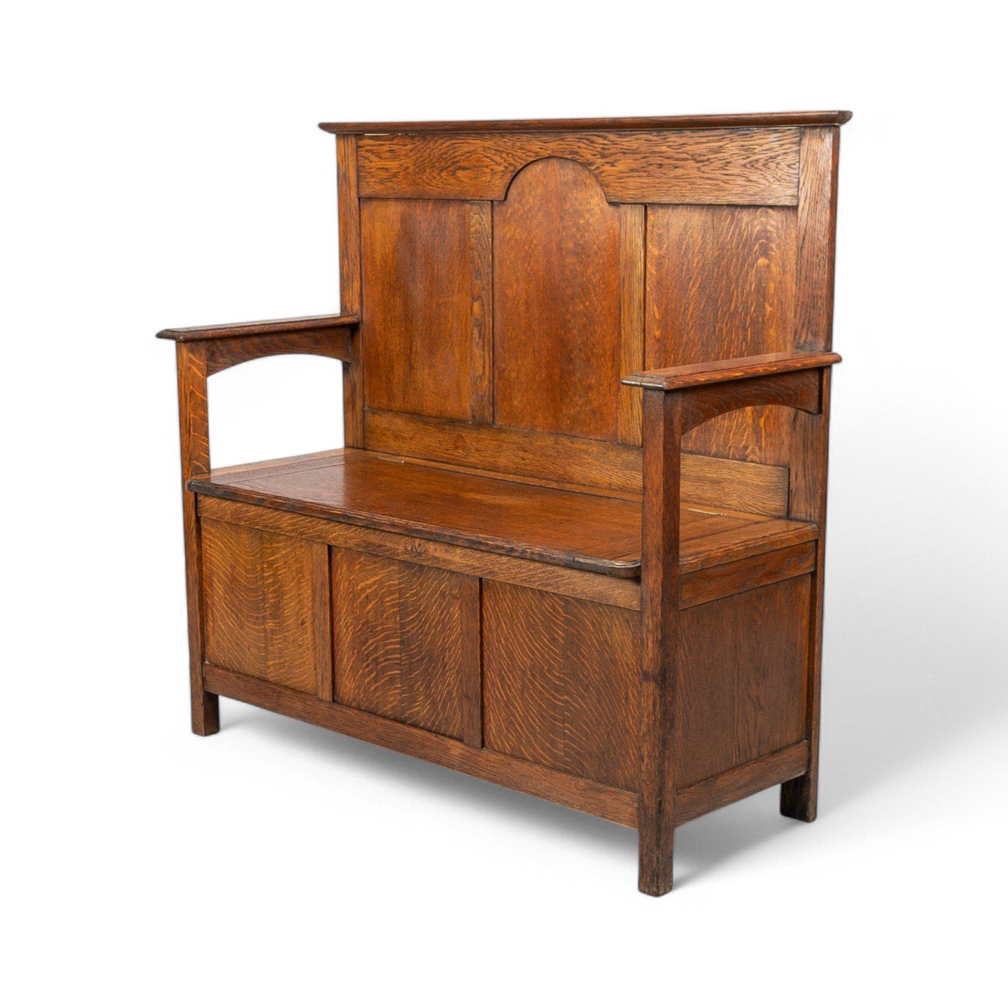 A Simple Arts & Crafts Oak Hall Seat (Arts and Crafts) im Angebot