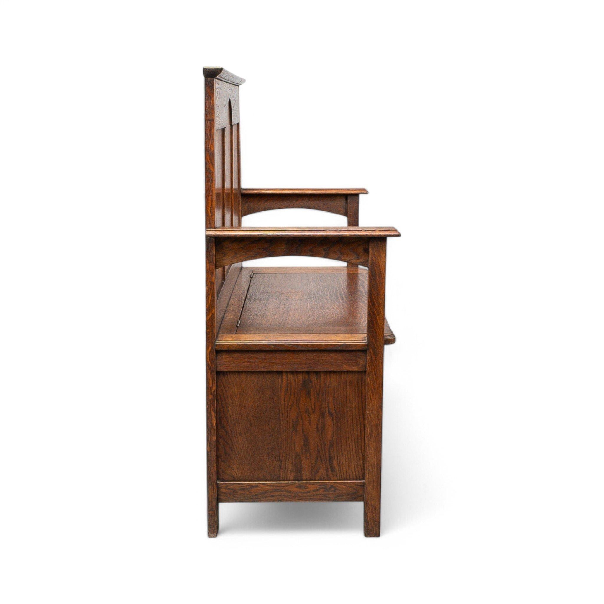 A Simple Arts & Crafts Oak Hall Seat im Angebot 1
