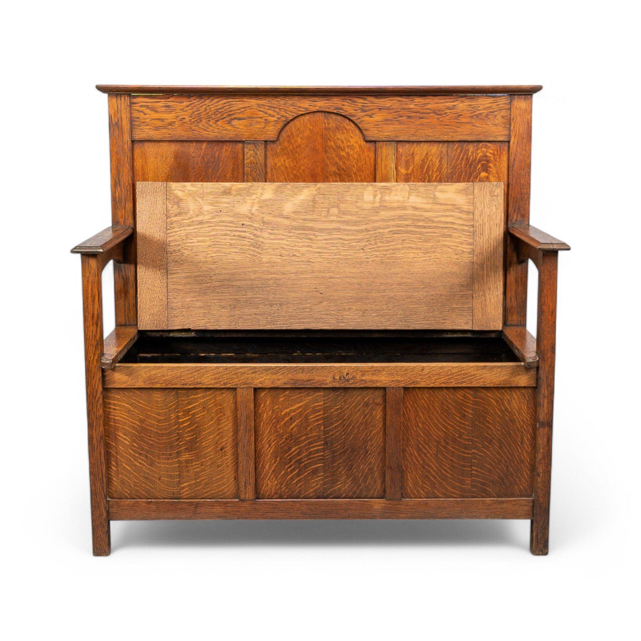 A Simple Arts & Crafts Oak Hall Seat im Angebot 2