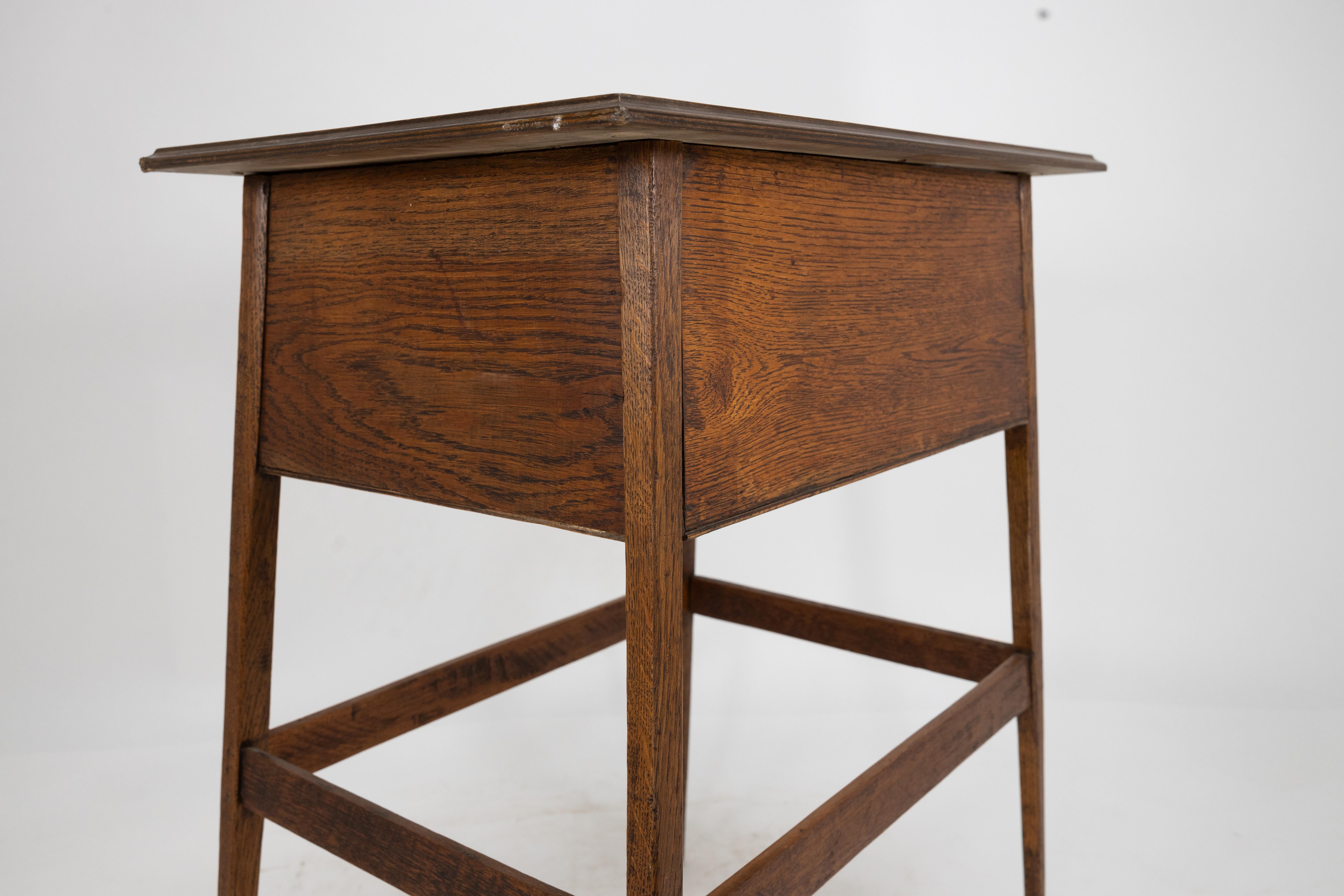 A simple oak oblong side or bedside table with a moulded edge to the top For Sale 3