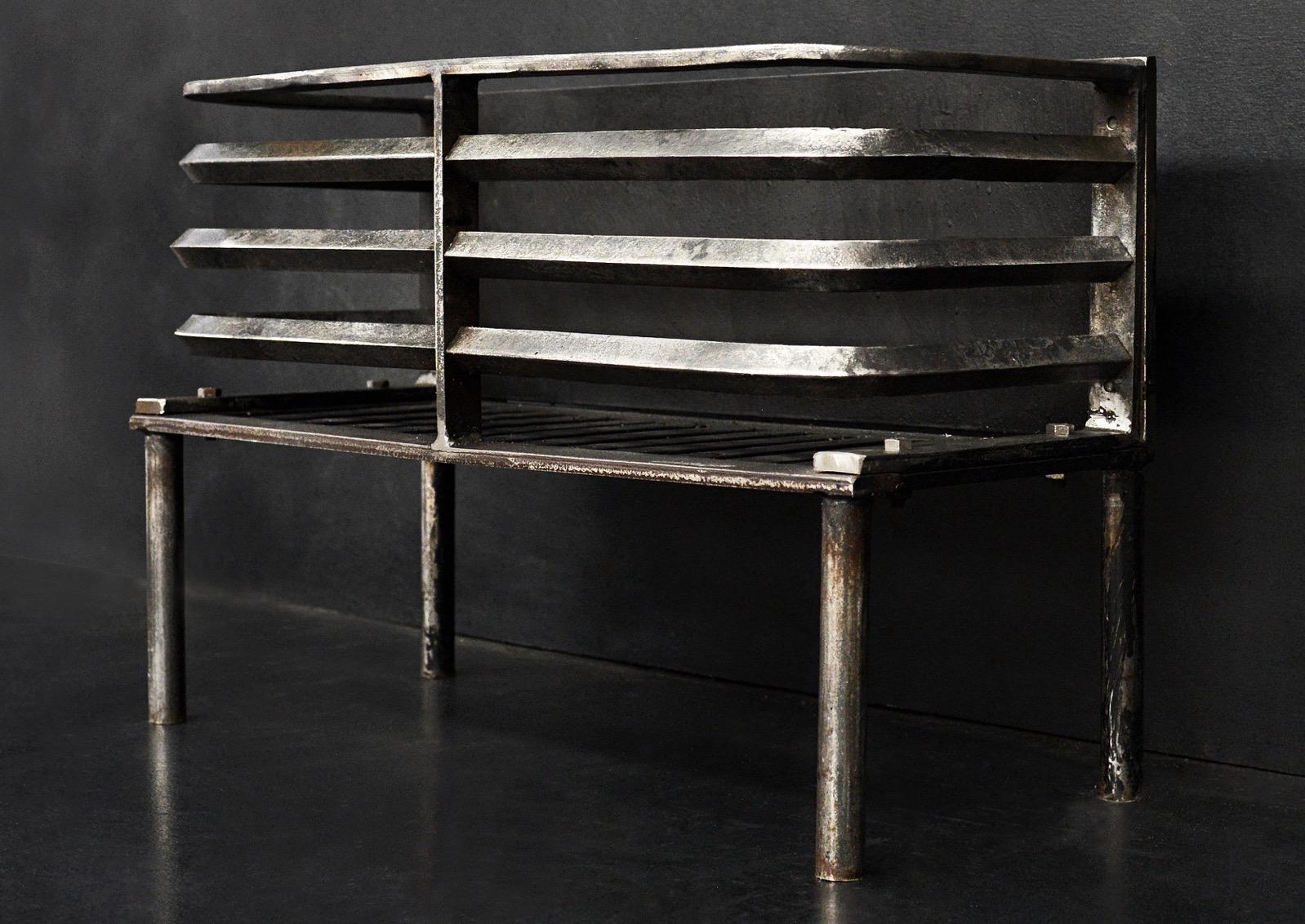 A simple, rustic firegrate. The shaped burning area with linear front bars and plain cast iron back behind. Finished in an polished antiqued finish. A copy of an original piece.

Width at front: 610 mm 24