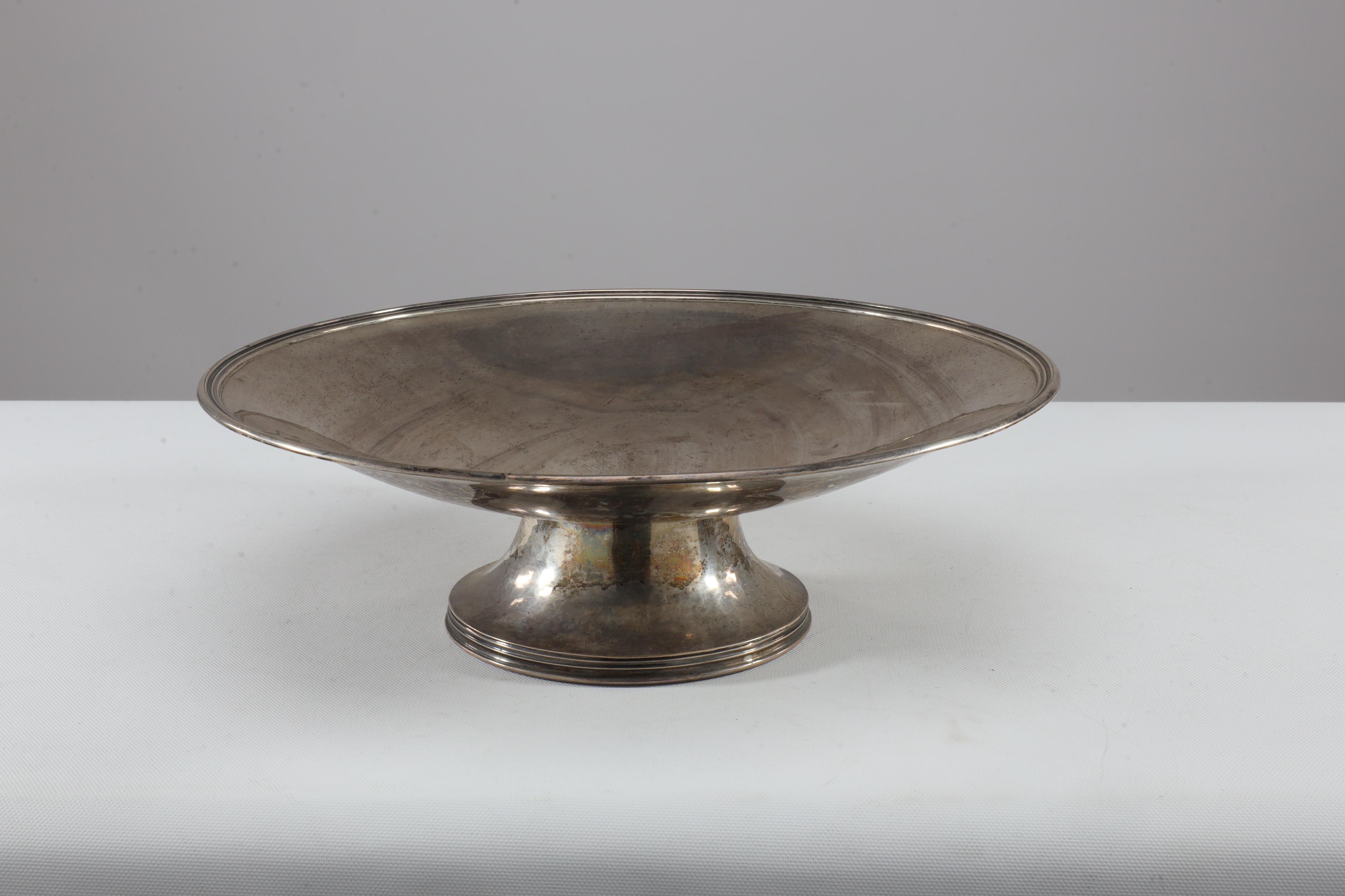 Mid-Century Modern A Simple solid silver centre piece made by Dorothy E Vick For Sale