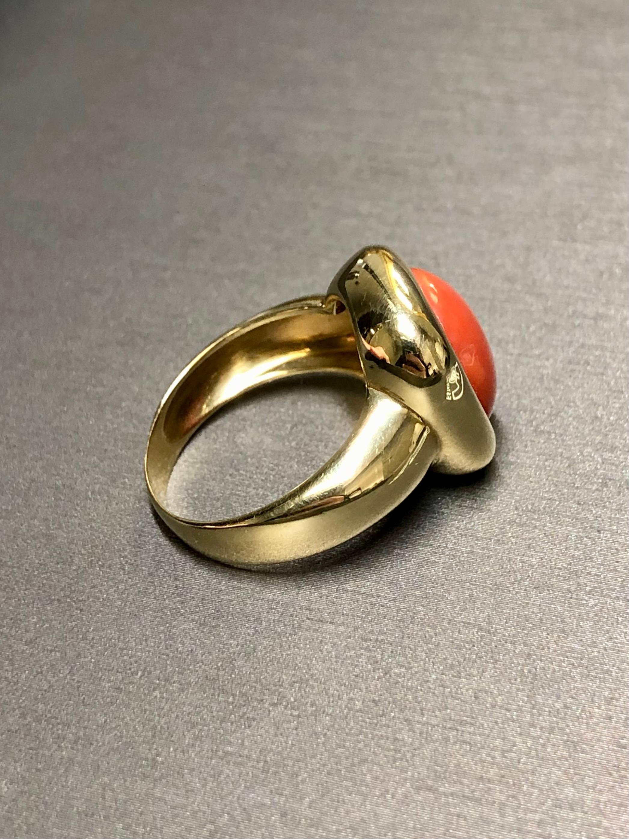 Cabochon A simple yet bold statement ring done in high polished 18K yellow gold and cente