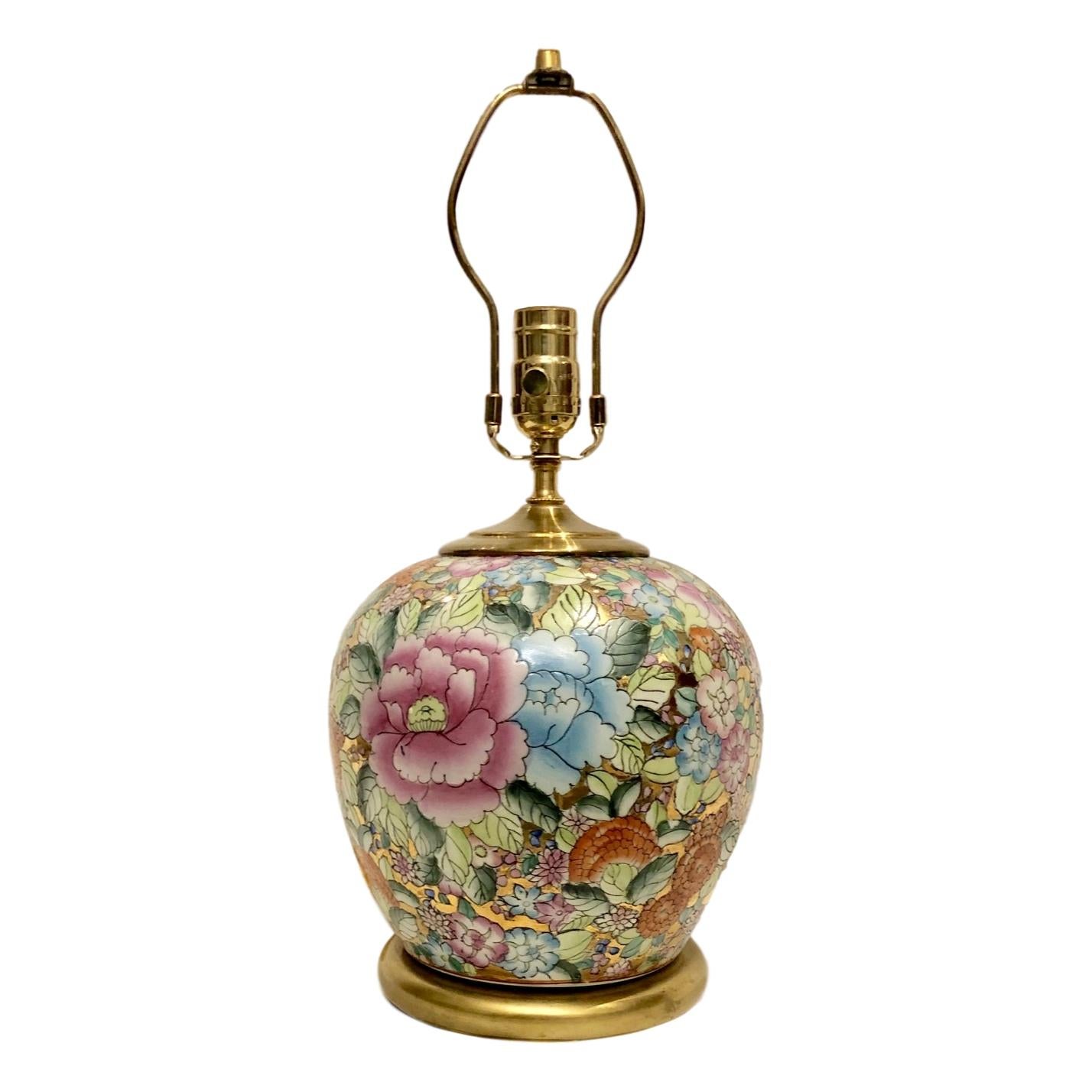 A single circa 1950s Chinese porcelain table lamp.

Measurements:
Height 10.5
