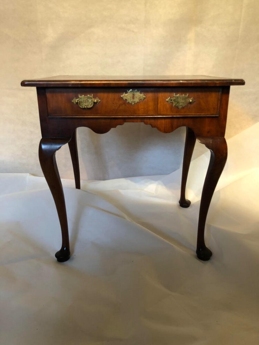 Single Drawer Walnut Side Table or Lowboy, circa 1750 In Good Condition For Sale In Lincoln, GB