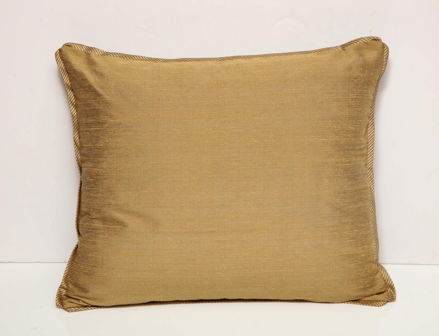 Single Fortuny Fabric Cushions in the Orsini Pattern In Excellent Condition In New York, NY
