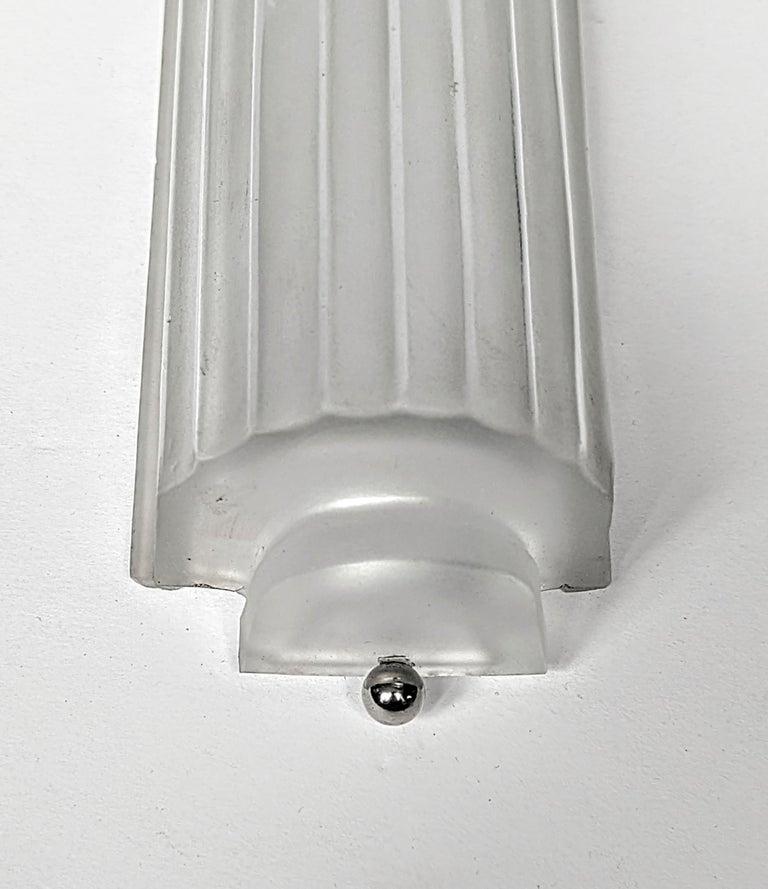 Single French Art Deco Sconce by Sabino In Good Condition For Sale In Long Island City, NY