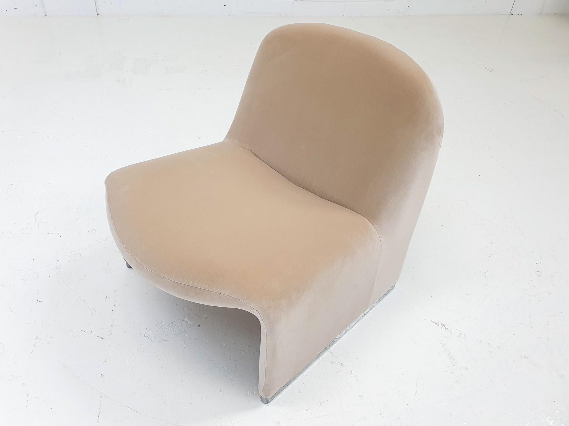 20th Century A Single Giancarlo Piretti “Alky” Chair in New Velvet, Artifort, 1970s