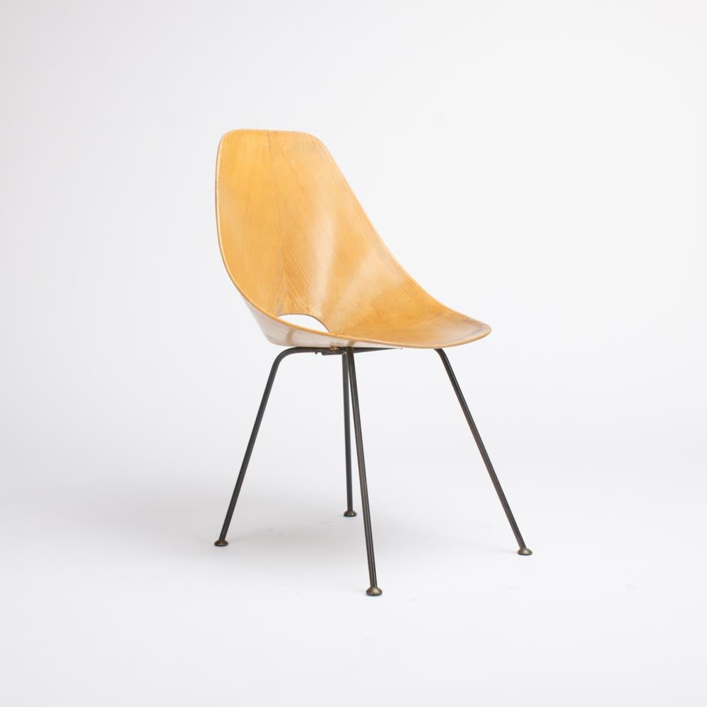 Einzelner Medea-Stuhl des italienischen Designers V.Nobili, 1955, Sperrholz im Zustand „Gut“ im Angebot in Philadelphia, PA