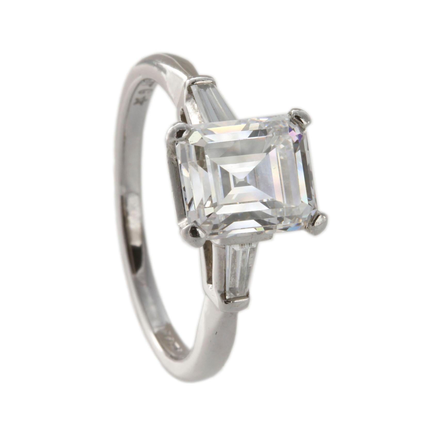 GIA-zertifizierter 2,15 Karat Diamantring mit Smaragdschliff für Damen oder Herren