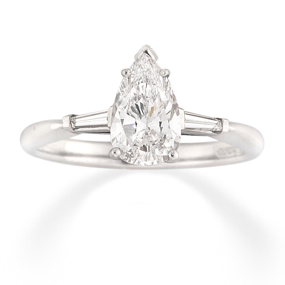 Modern Certified 1.06 Carat Solitaire Diamond Ring