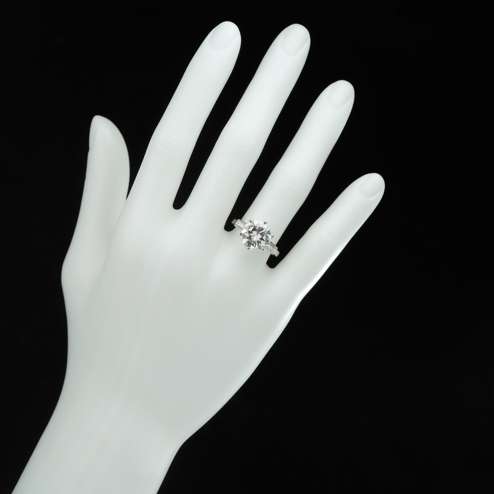 Women's or Men's A Single Stone Solitaire Diamond Ring For Sale