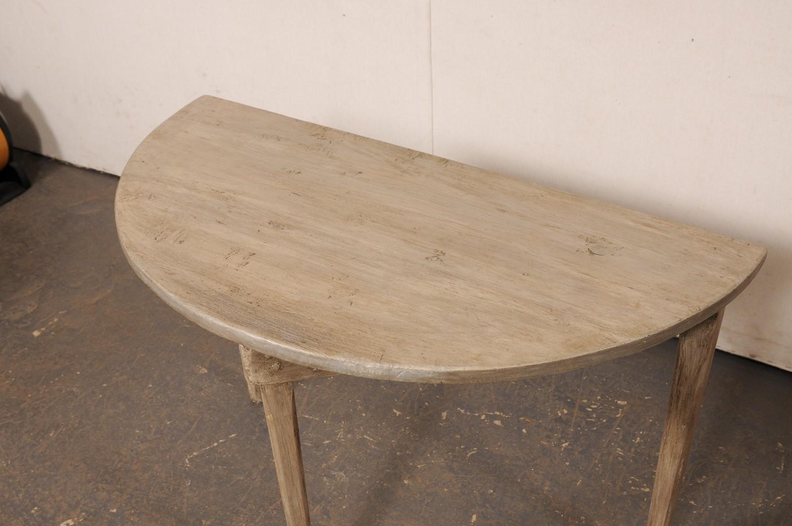 Table Demi-Lune suédoise ancienne, couleur taupe neutre Bon état à Atlanta, GA
