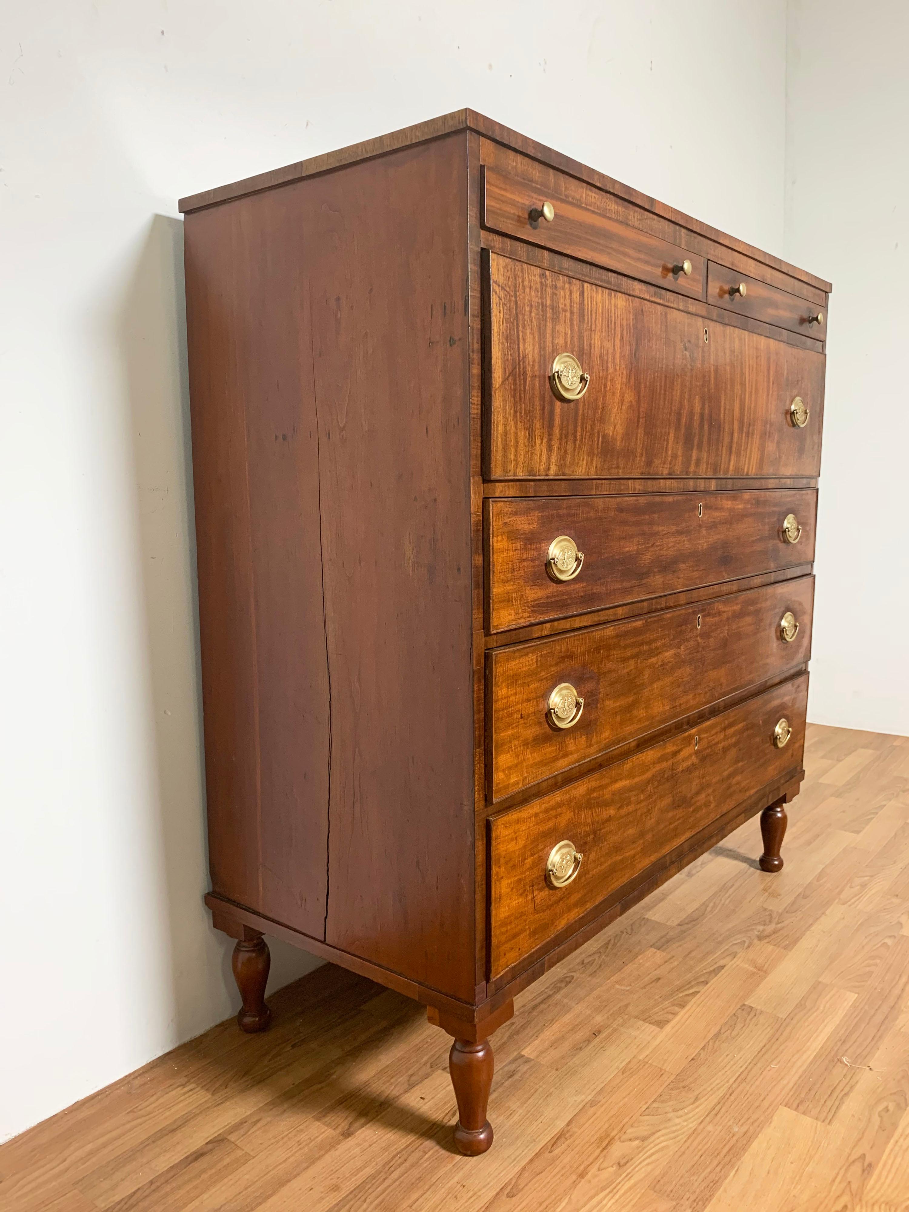 Six Drawer Nantucket Sheraton Dresser in Mahogany, circa 1820s 3