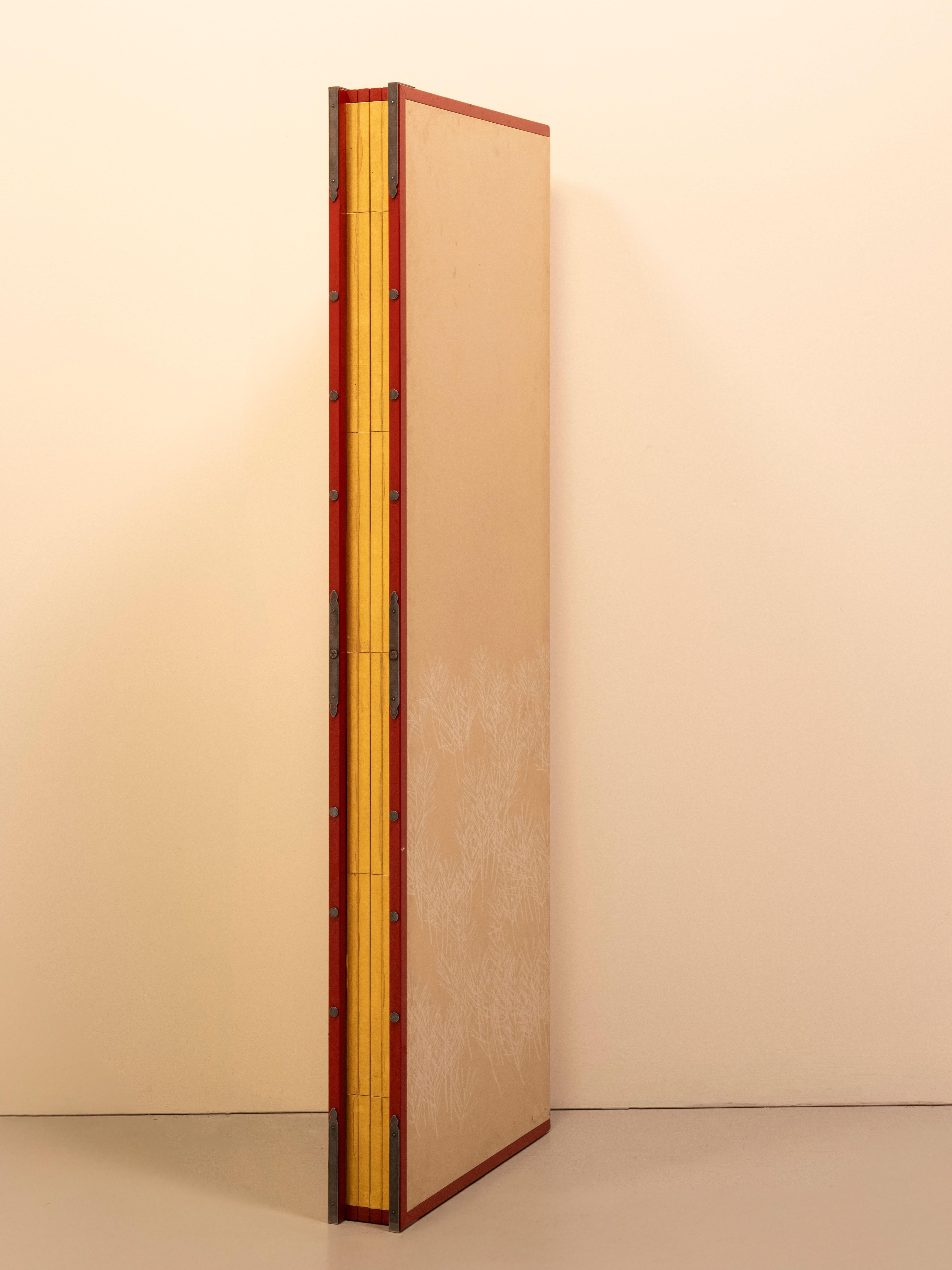 Sechstafeliger Paravent mit einem Paar mandschurischer Kraniche auf vergoldeter Seide im Angebot 4