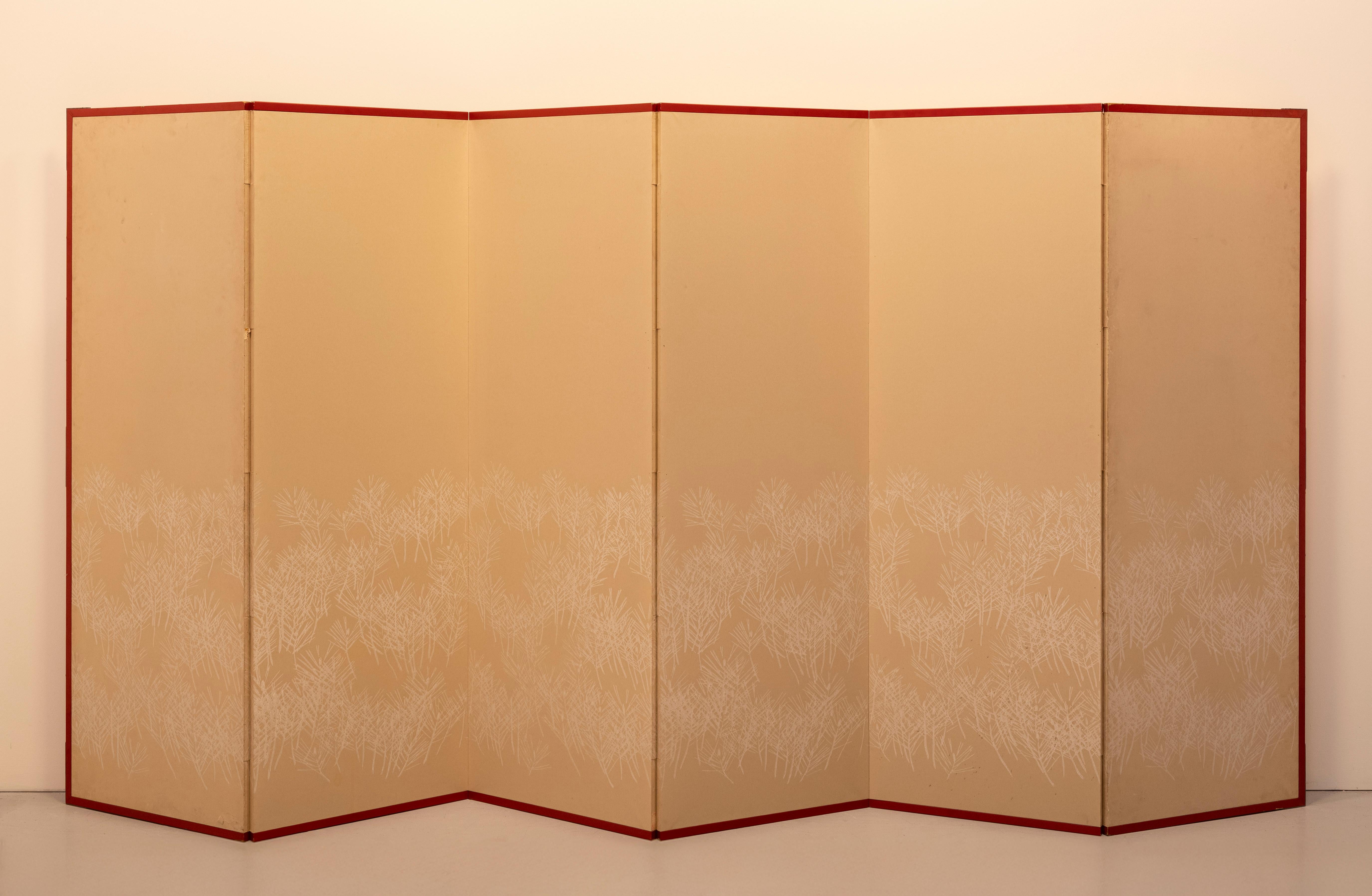 Sechstafeliger Paravent mit einem Paar mandschurischer Kraniche auf vergoldeter Seide im Angebot 5