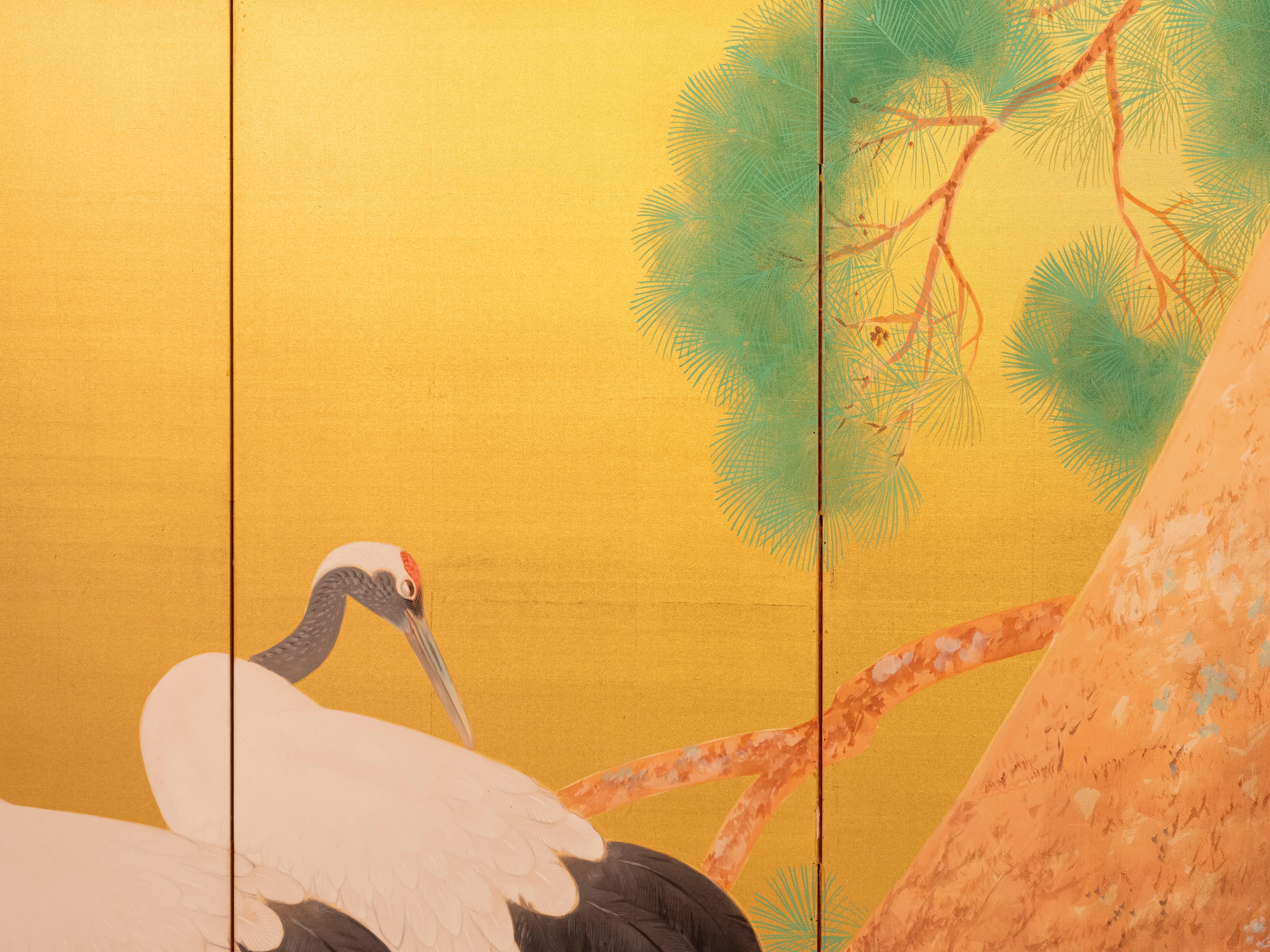 Sechstafeliger Paravent mit einem Paar mandschurischer Kraniche auf vergoldeter Seide (20. Jahrhundert) im Angebot