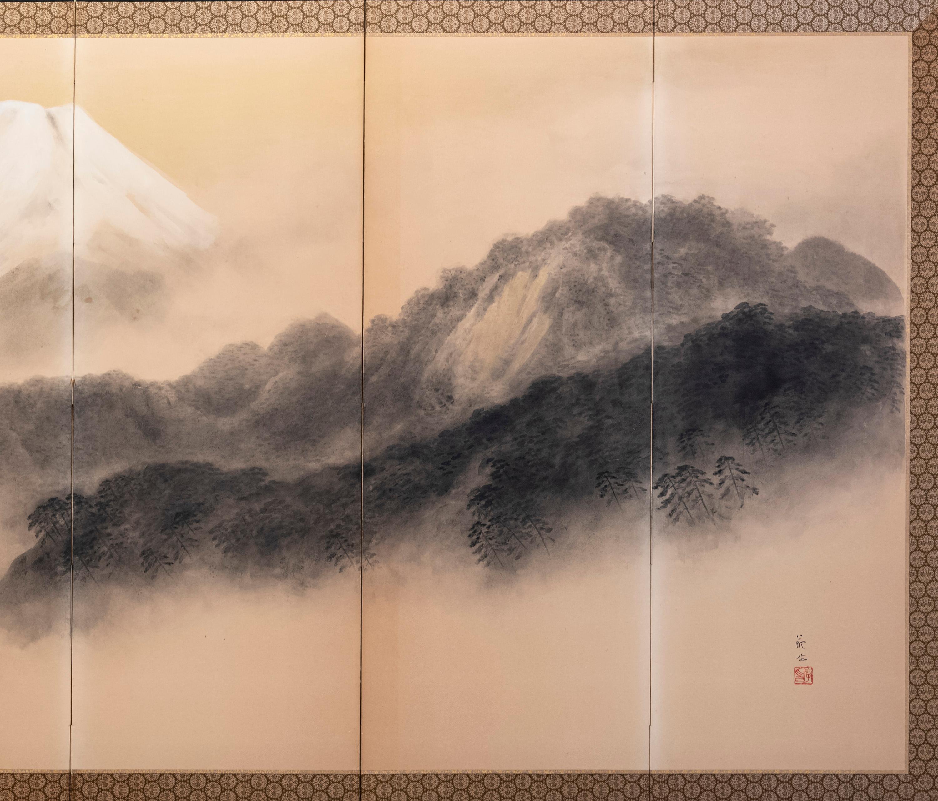 Japonais Un paravent en papier à six panneaux représentant le mont Fuji enveloppé de brume. en vente
