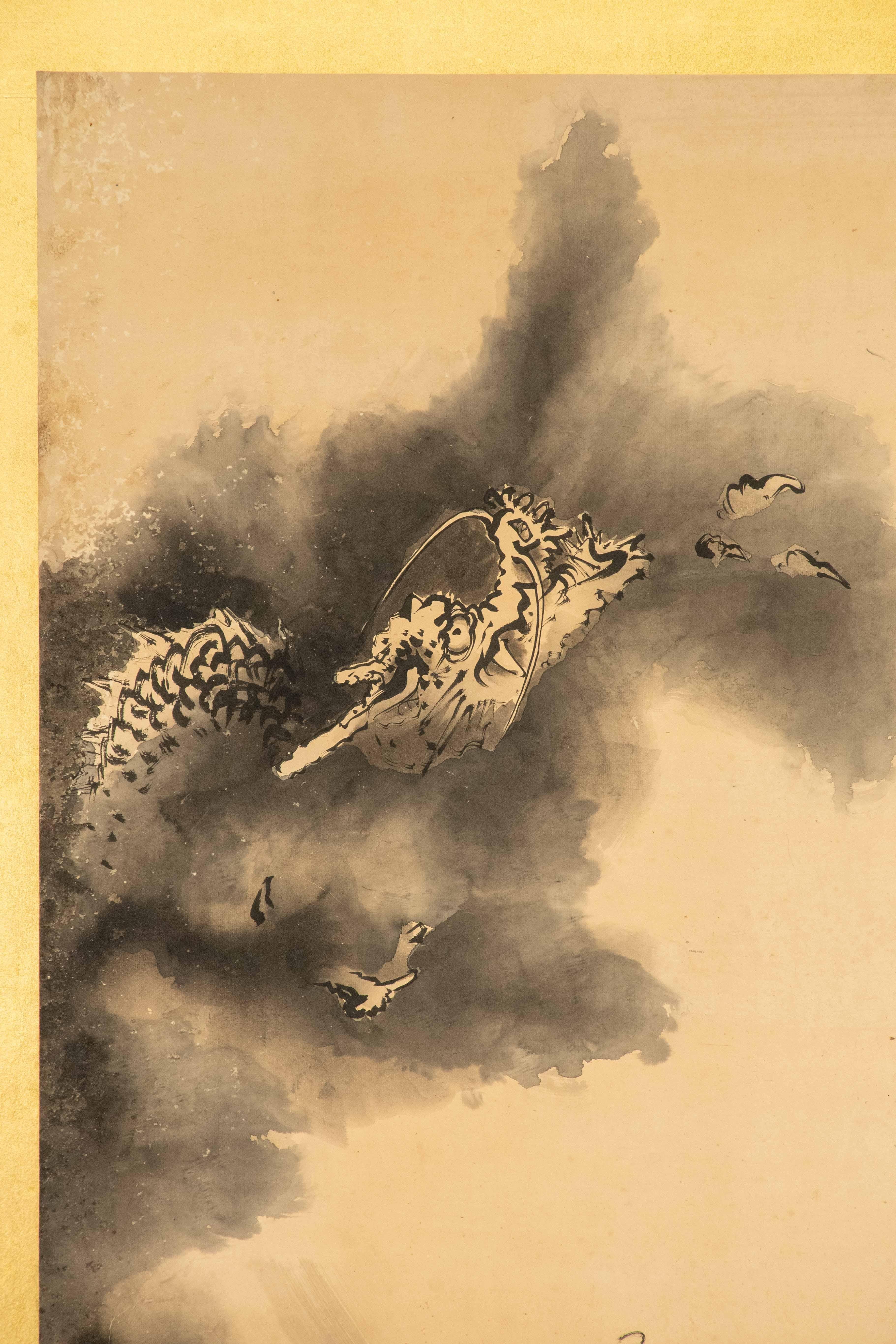 Biombo de seis paneles con seis dragones pintados sobre papel y fondo de pan de oro siglo XIX