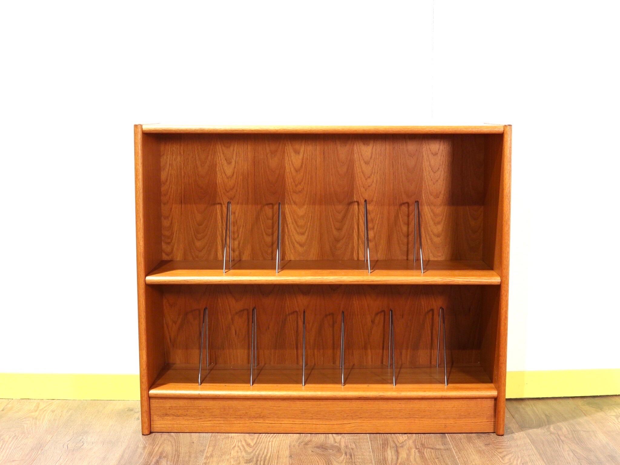 A sleek Mid-Century Modern Danish bookcase made from teak. This is a gorgeous little bookcase with dividers that can be removed.

It would look great in any space.