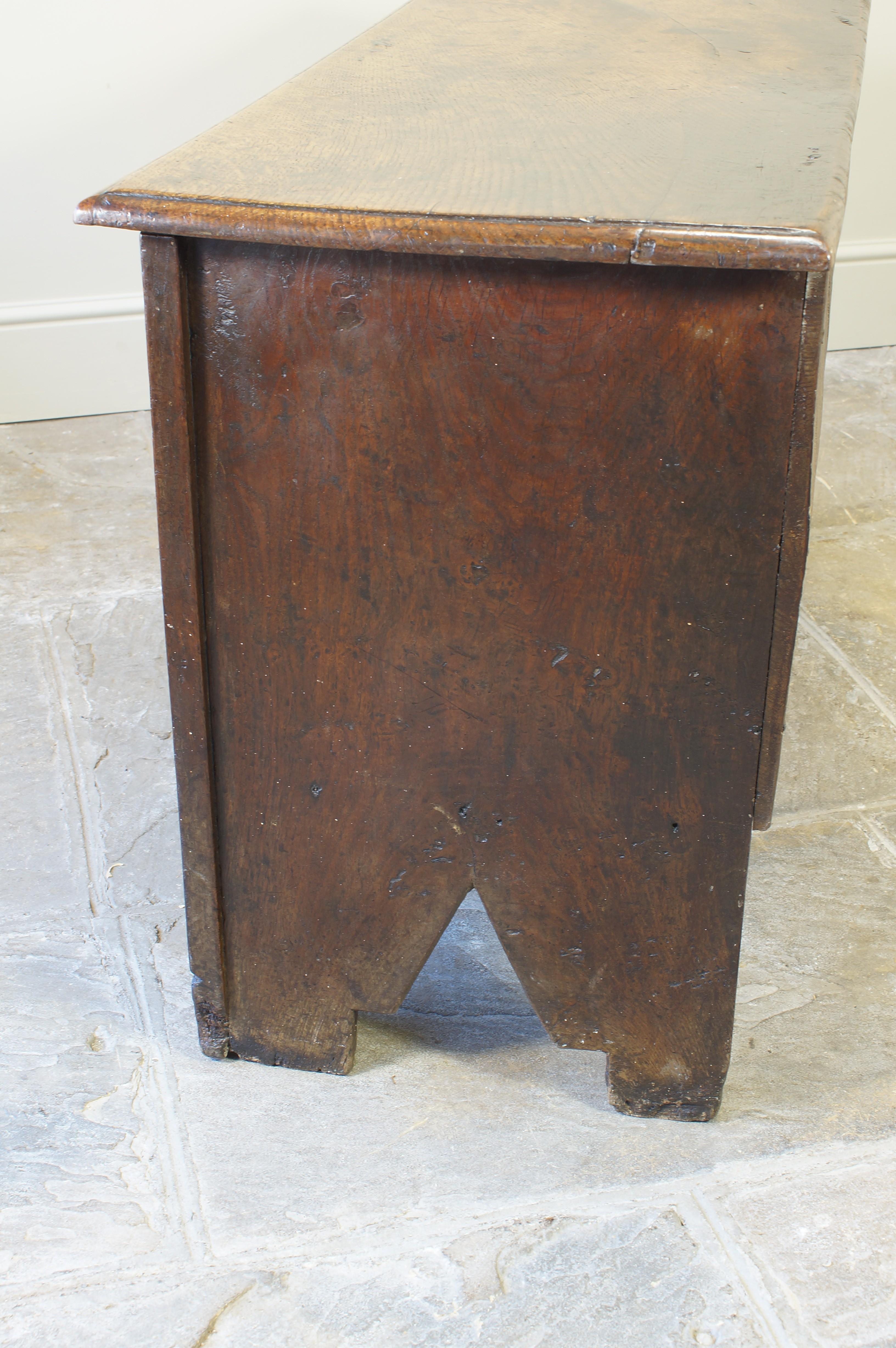 A Small 17th Century Oak Coffer. In Good Condition For Sale In Skipton, GB