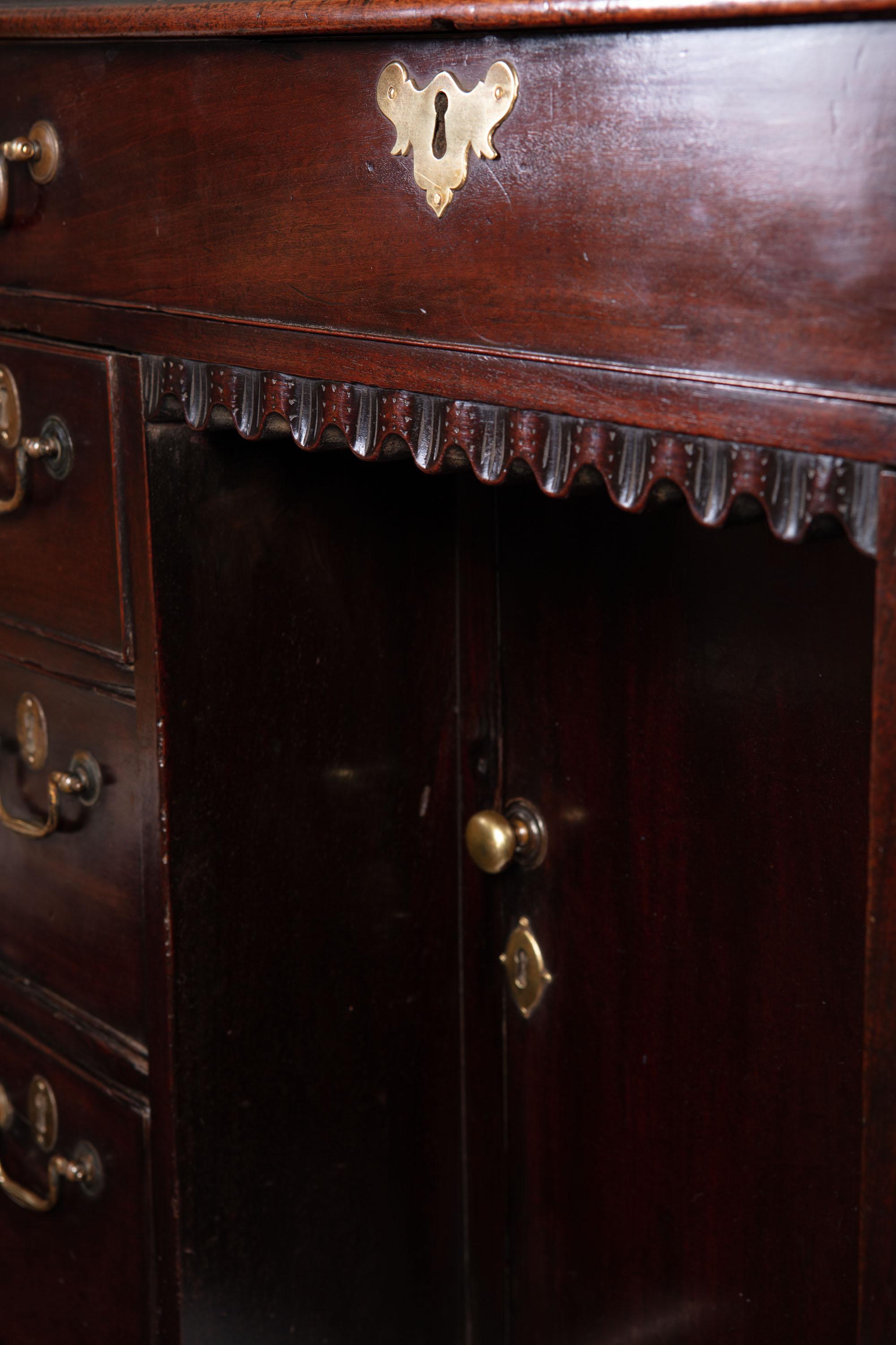 Small 18th Century Mahogany Brown Wood Kneehole Desk with Brass Handles For Sale 3