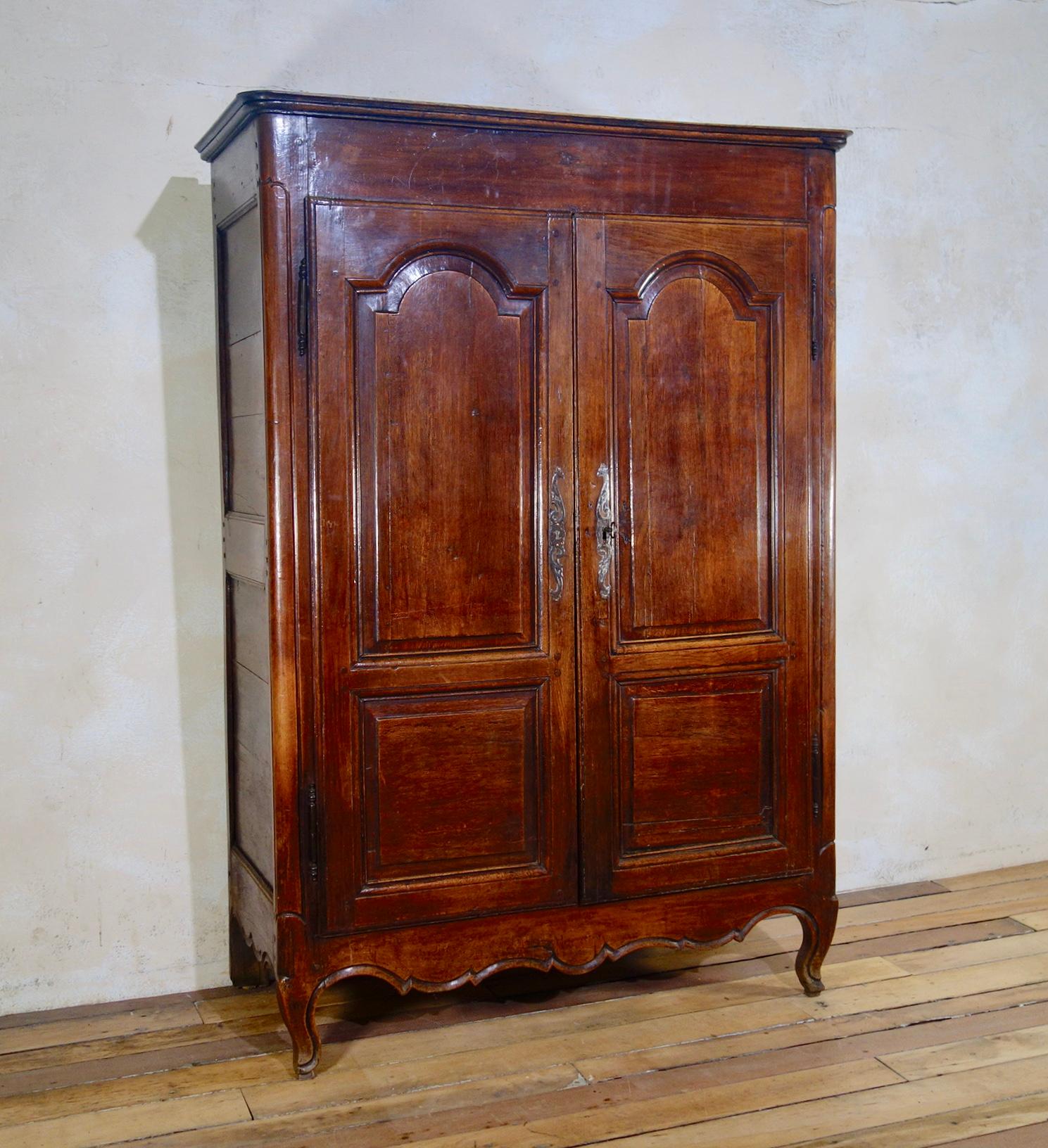 A Small 18th Century Provincial French Oak Armoire Cupboard Wardrobe 4