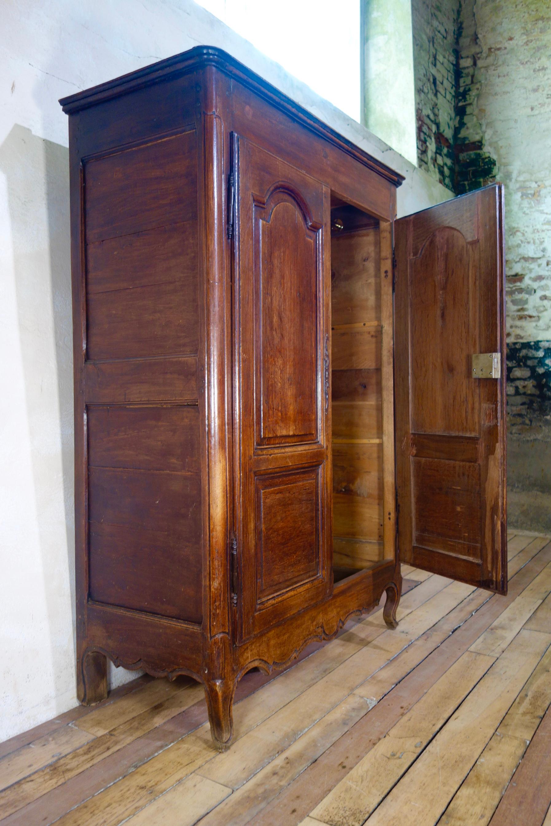 A Small 18th Century Provincial French Oak Armoire Cupboard Wardrobe 6