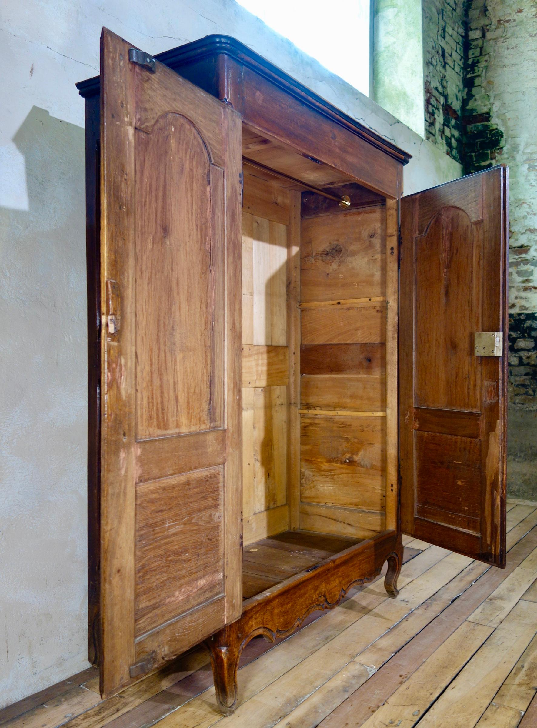 A Small 18th Century Provincial French Oak Armoire Cupboard Wardrobe 7