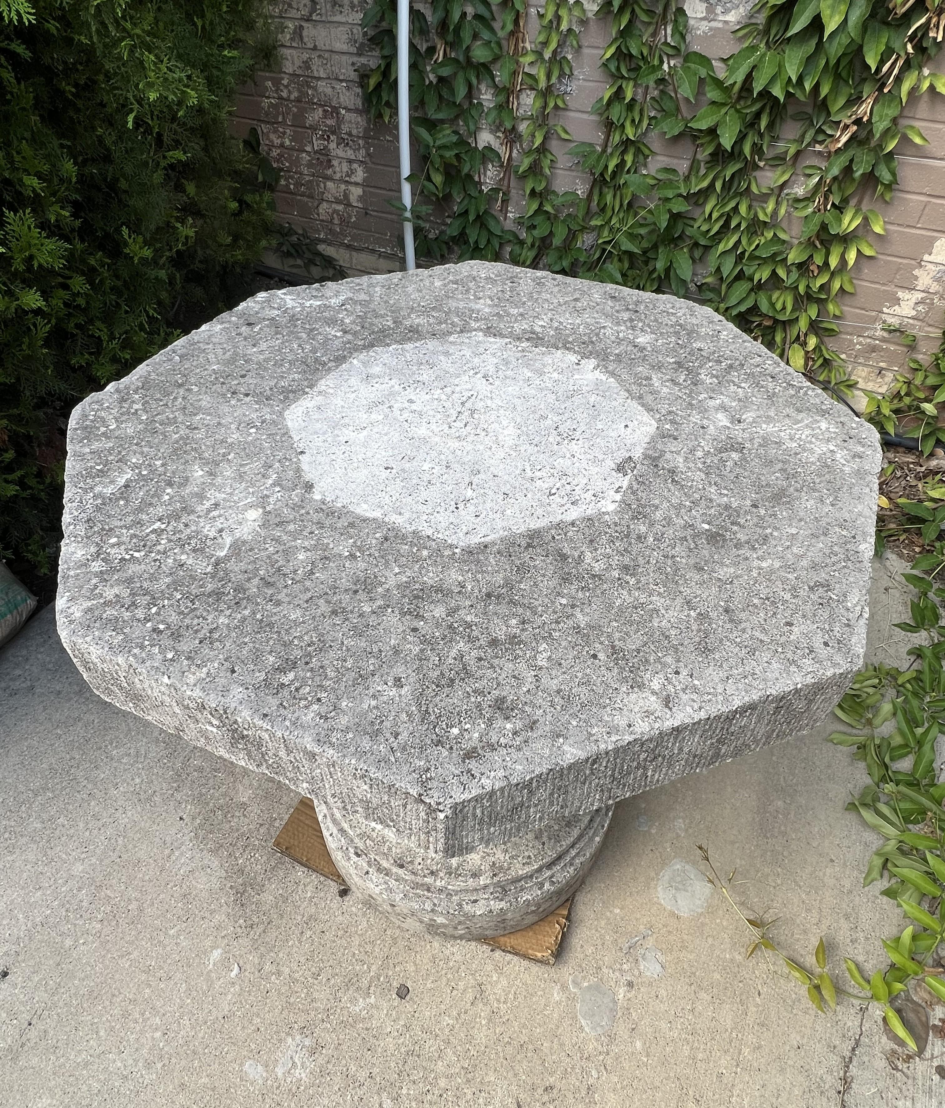 Pequeña mesa octogonal de bistro u ocasional francesa de piedra de 1900 en venta 5