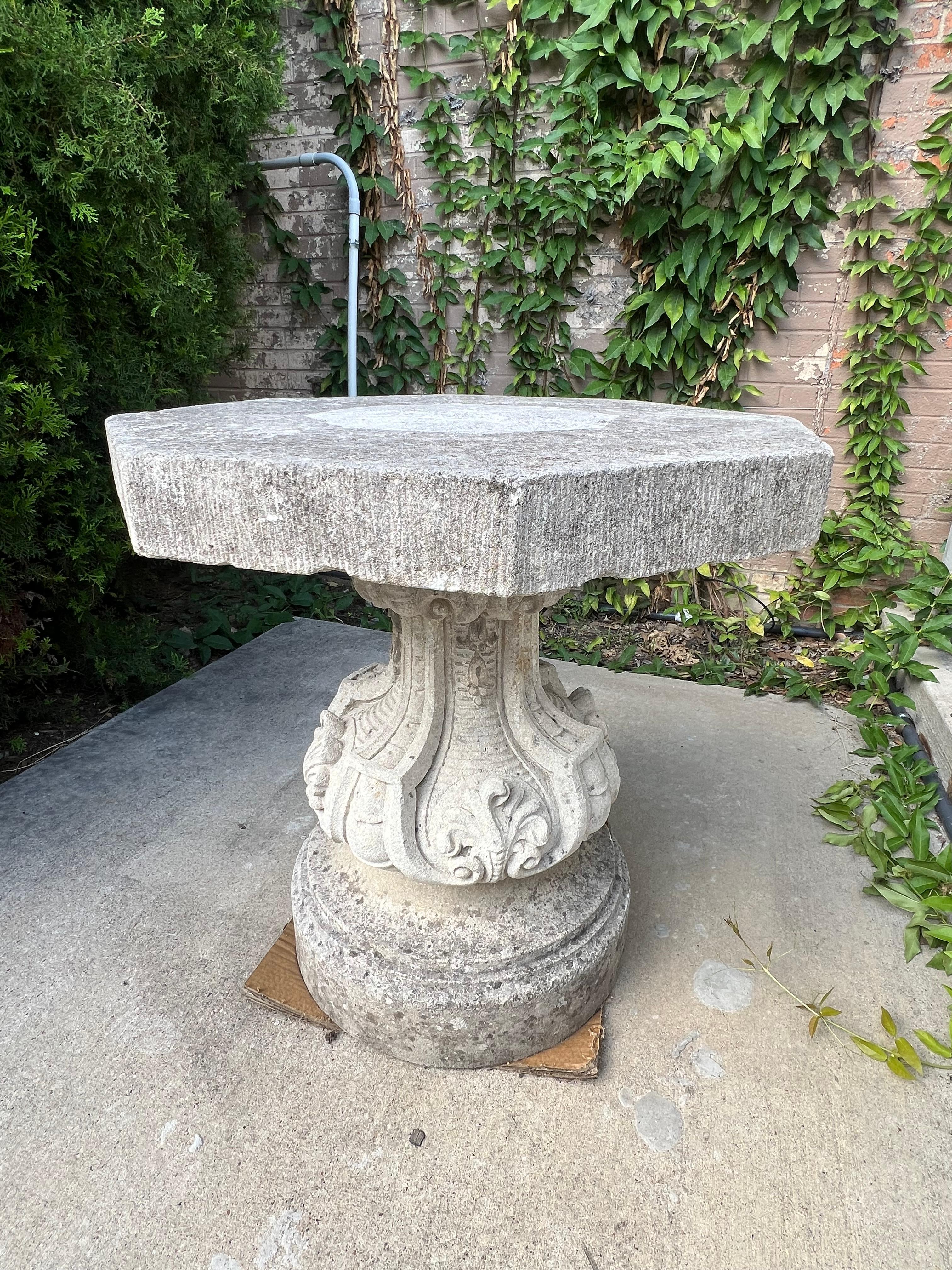 Pequeña mesa octogonal de bistro u ocasional francesa de piedra de 1900 en venta 6