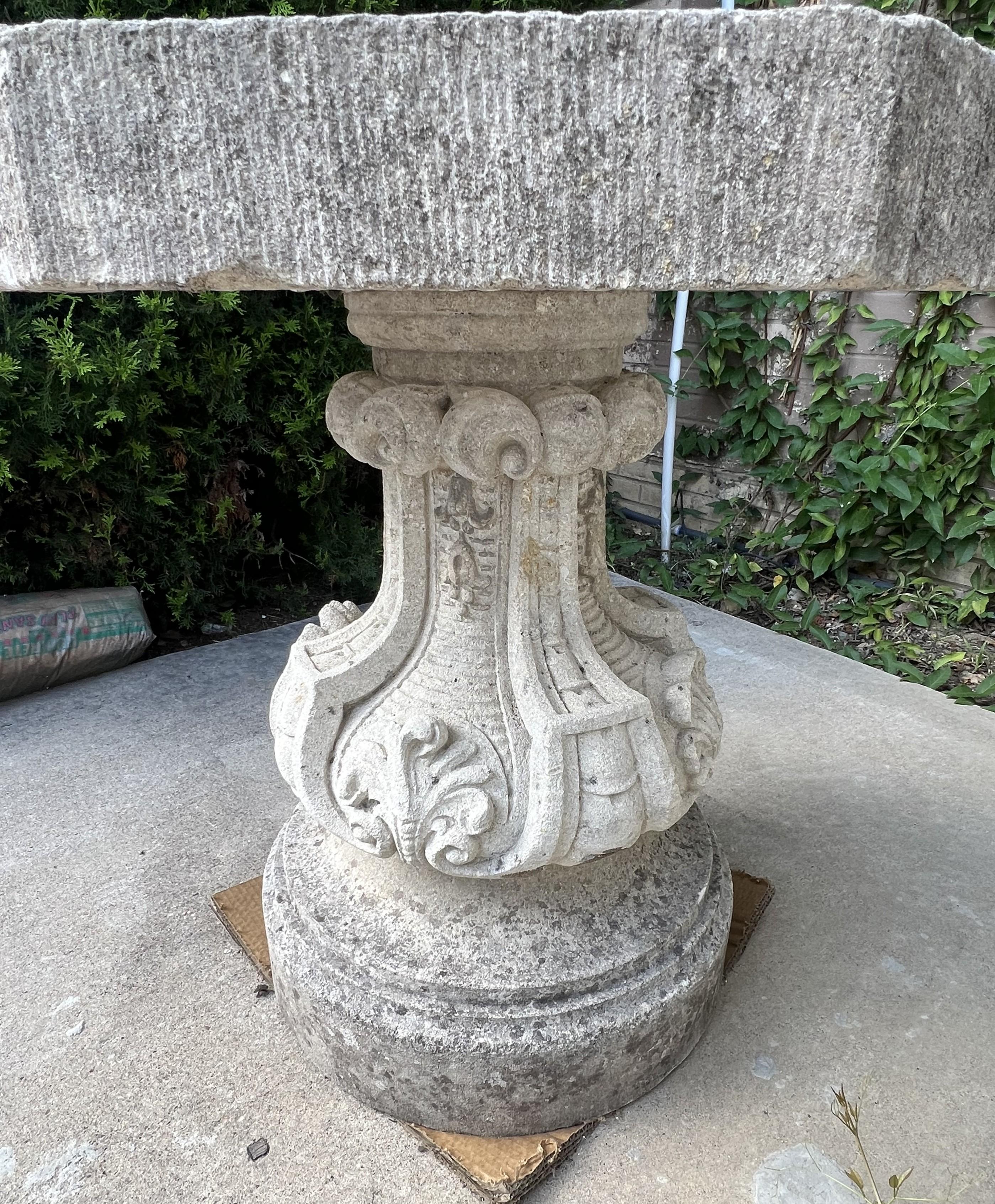 Pequeña mesa octogonal de bistro u ocasional francesa de piedra de 1900 en venta 7