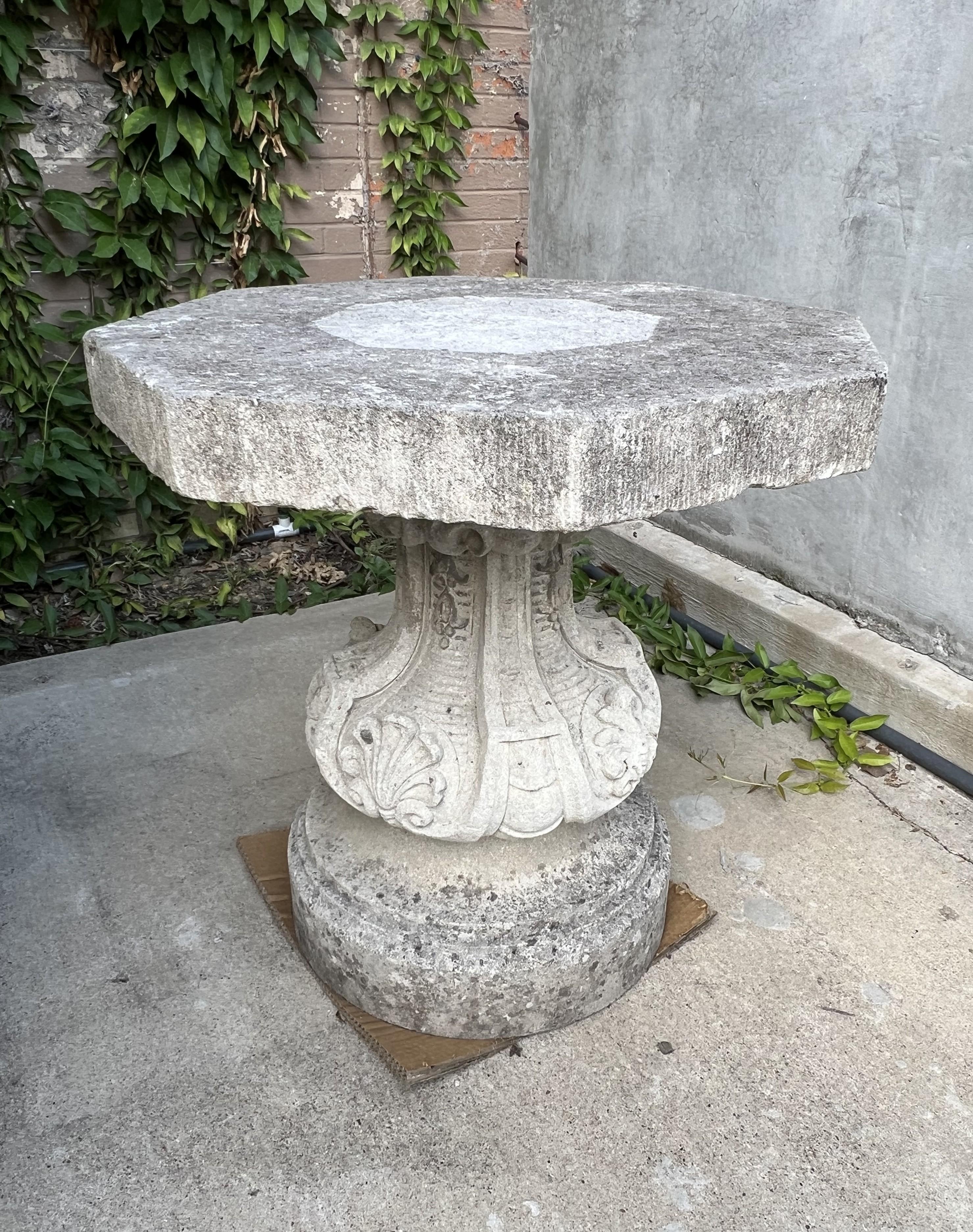 Pequeña mesa octogonal de bistro u ocasional francesa de piedra de 1900 en venta 8