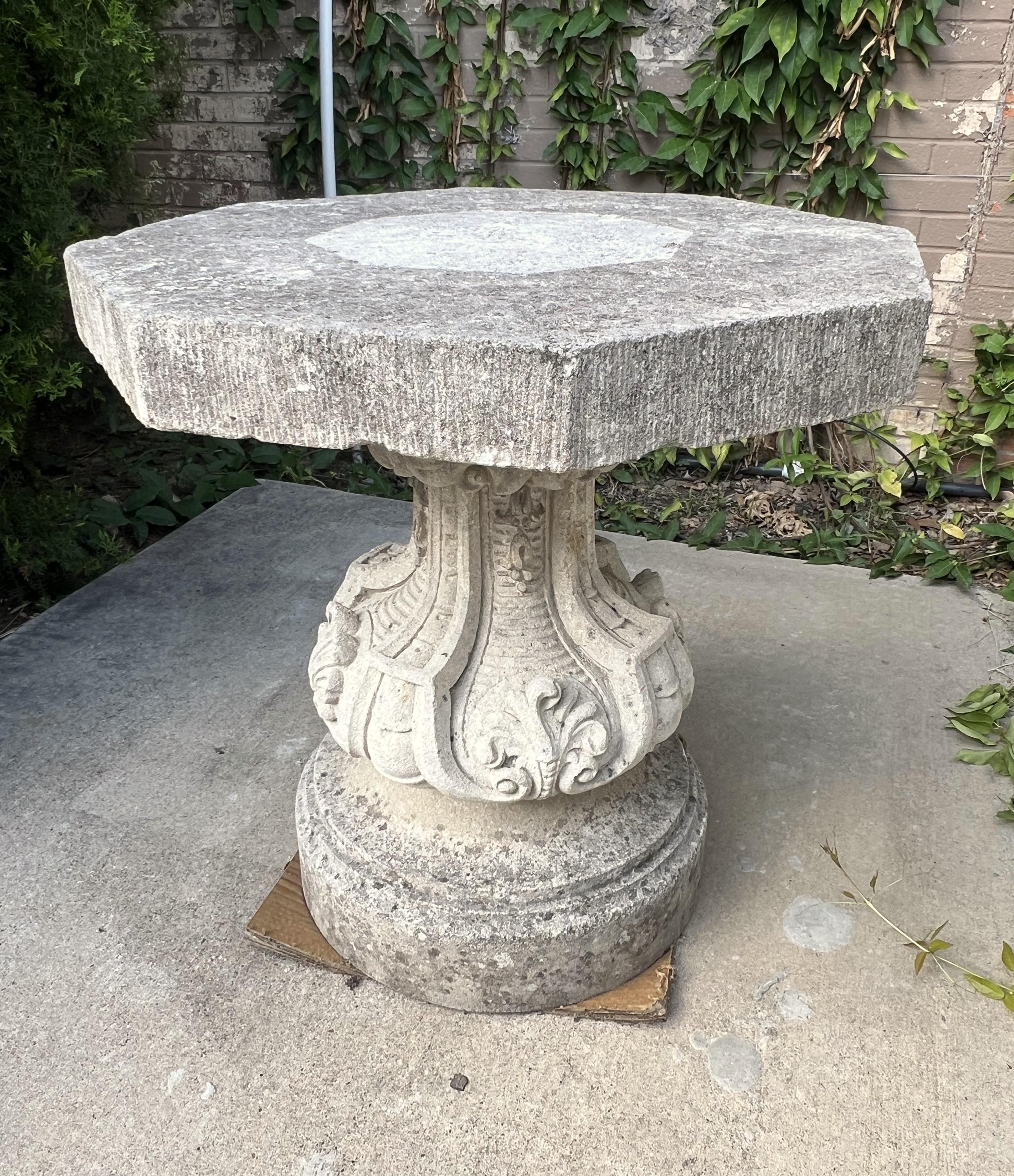 Pequeña mesa octogonal de bistro u ocasional francesa de piedra de 1900 en venta 9