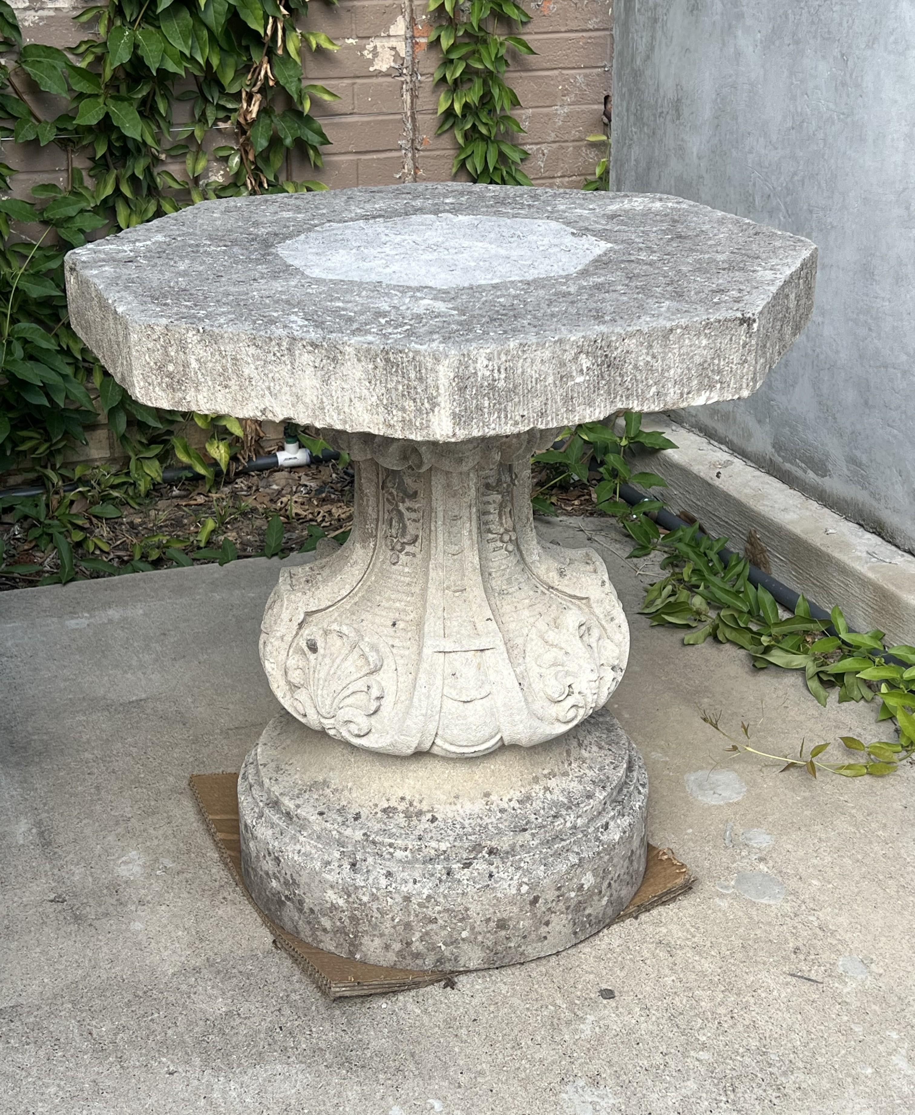 Pequeña mesa octogonal de bistro u ocasional francesa de piedra de 1900 Francés en venta