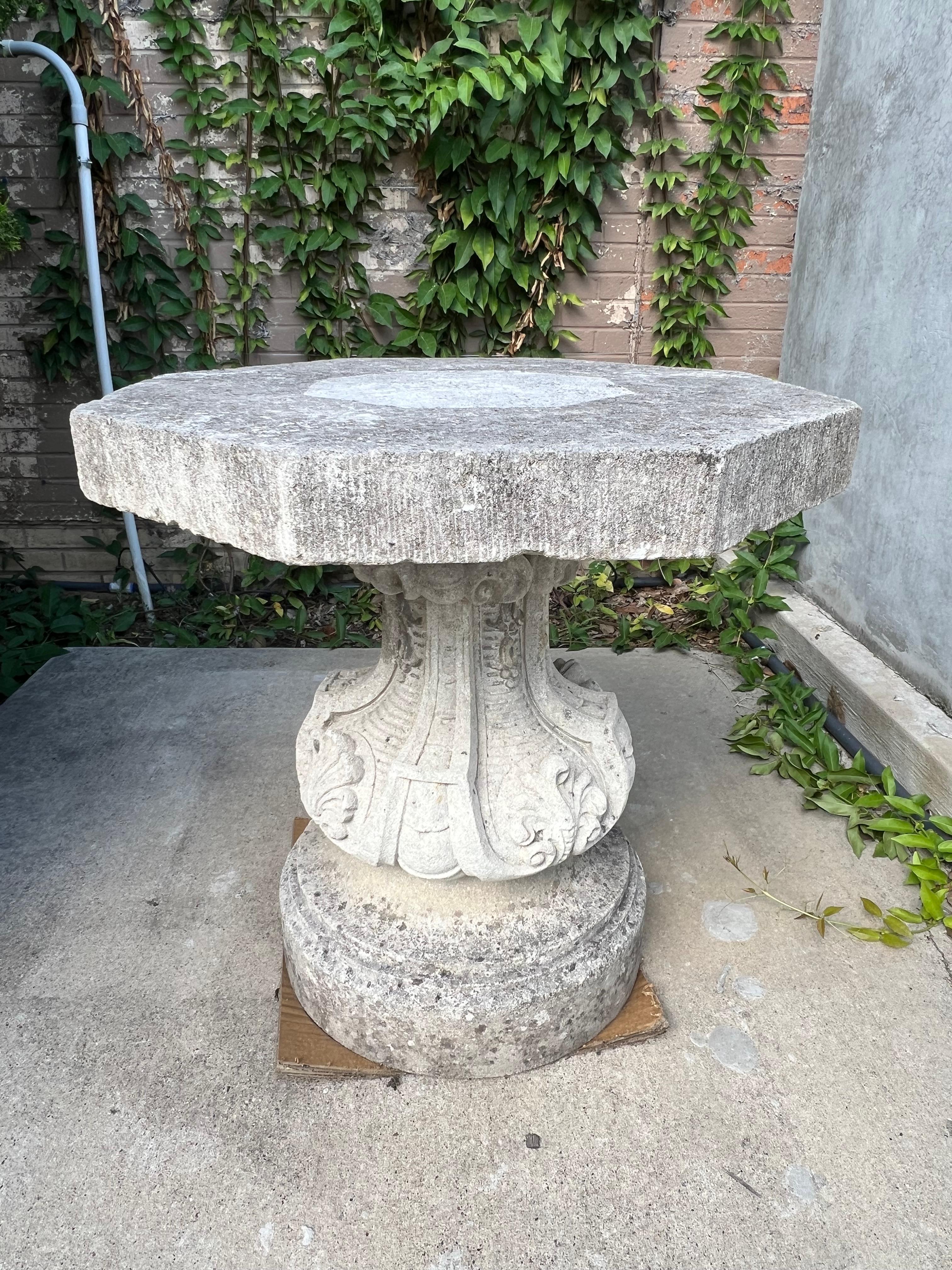 Pequeña mesa octogonal de bistro u ocasional francesa de piedra de 1900 en Bueno estado para la venta en Dallas, TX