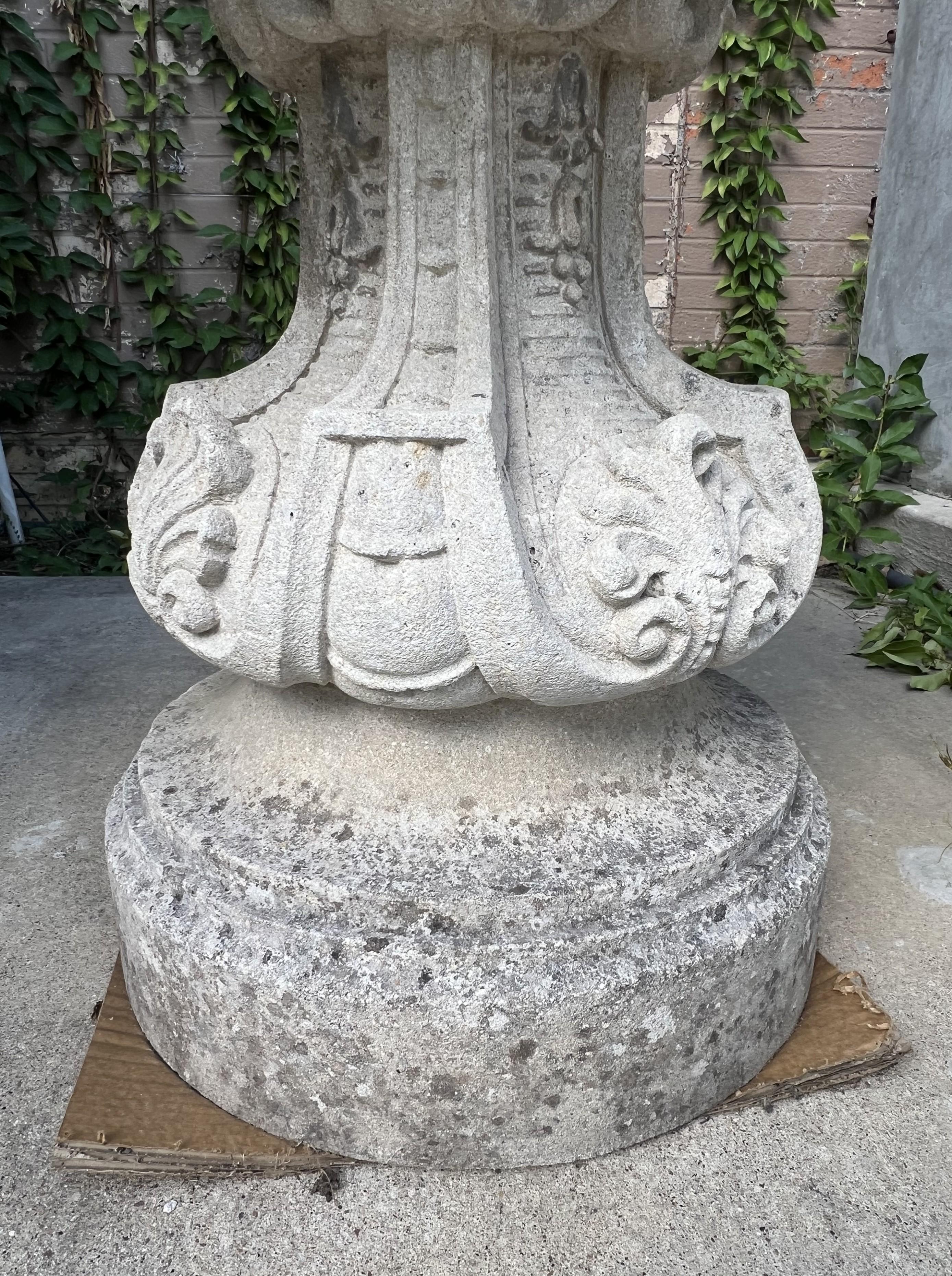 Pequeña mesa octogonal de bistro u ocasional francesa de piedra de 1900 siglo XX en venta