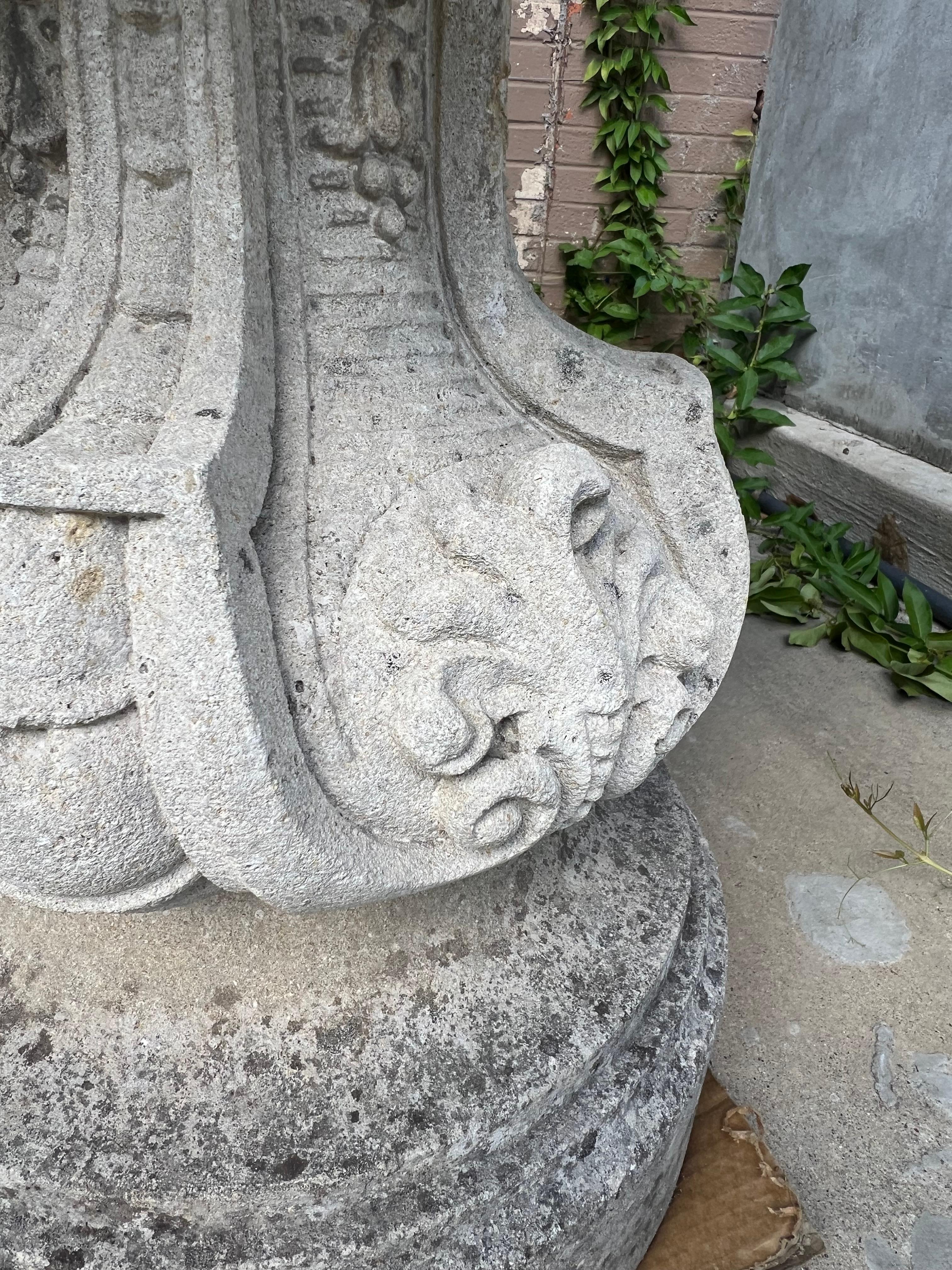 Pequeña mesa octogonal de bistro u ocasional francesa de piedra de 1900 Piedra en venta