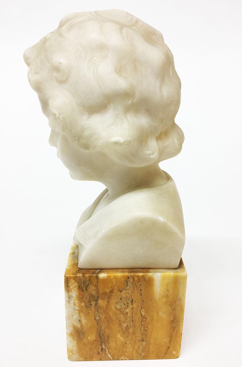 20ième siècle Petit buste en albâtre sur socle en marbre de l'Allemand Daniel Greiner:: 1900 en vente