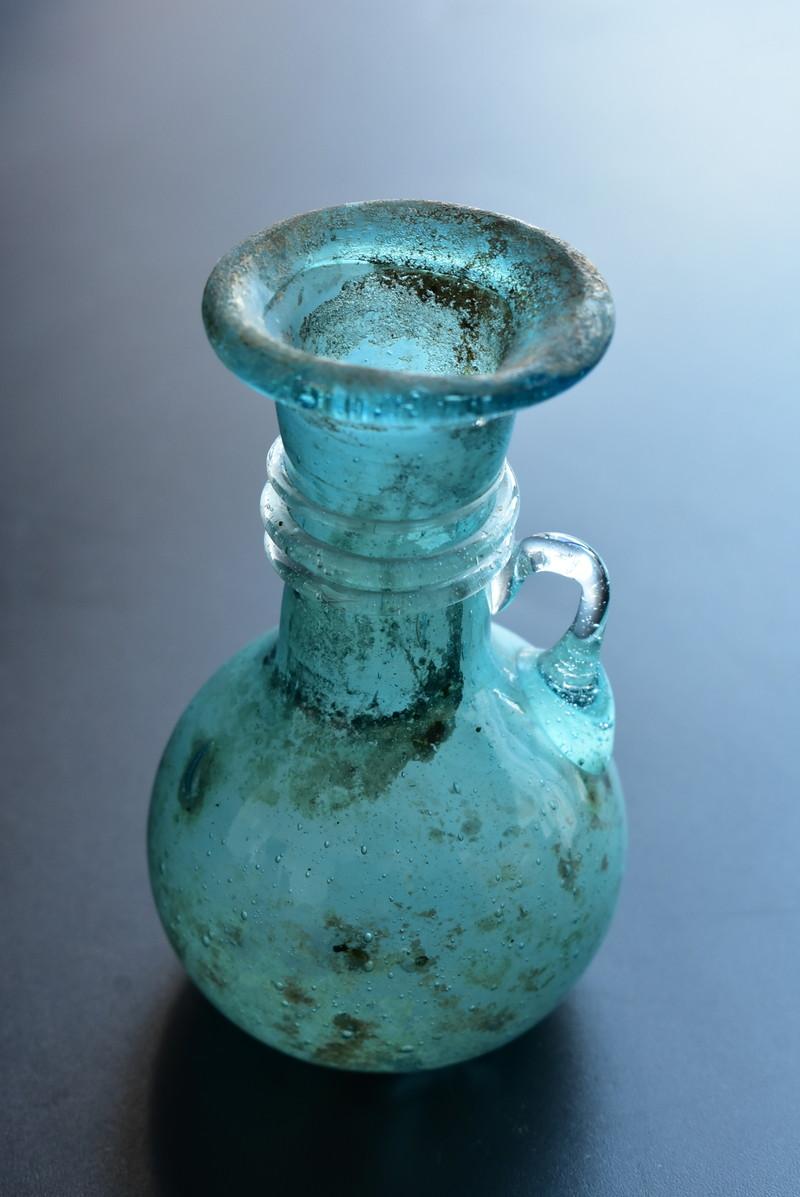 Small Antique Glass Container Made in the Eastern Mediterranean Around In Good Condition In Sammu-shi, Chiba