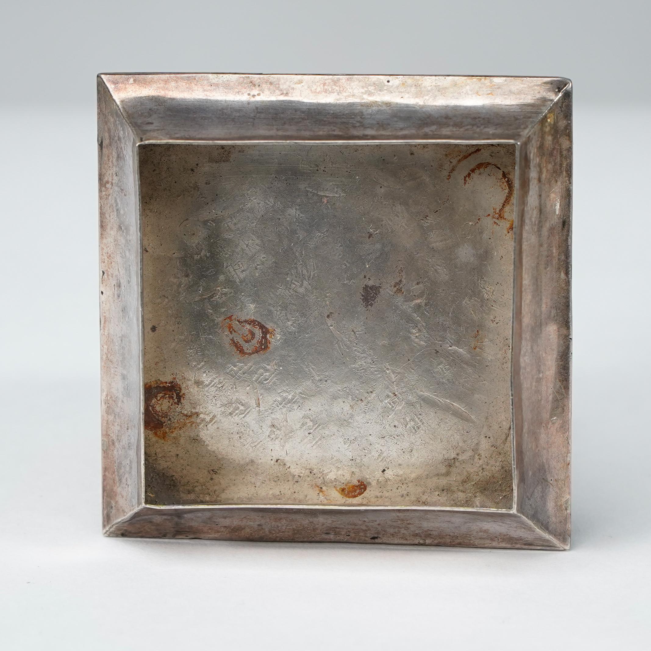A small Arts and Crafts silver plated jewellery box with enamel decoration For Sale 5
